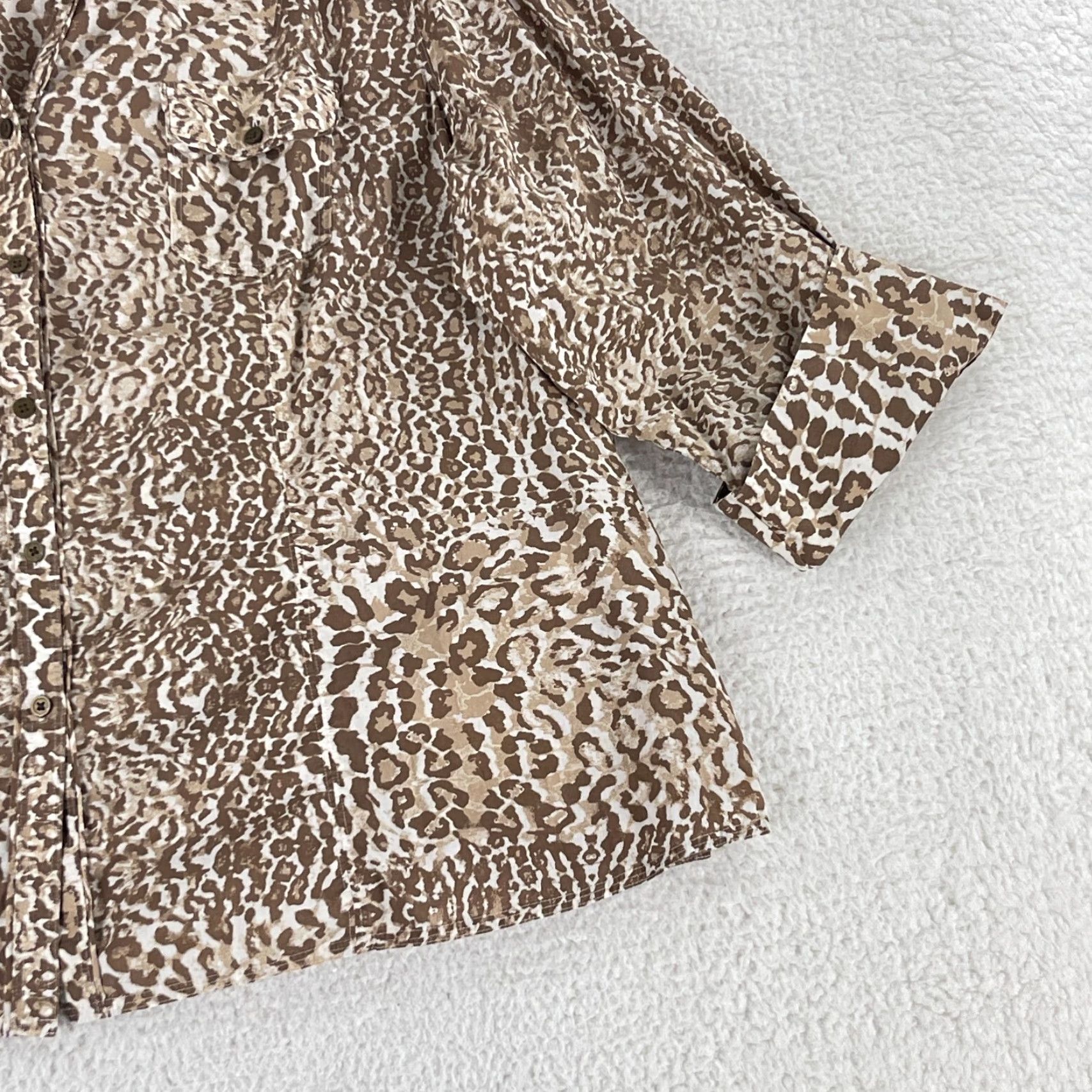 Vintage Foxcroft Button-Up Shirt Women Brown Animal Print 26W 3/4 Sleeve Fitted Button-Up Shirt Womens 26W Brown Animal Print Size 4XL / US 24-26 - 3 Thumbnail