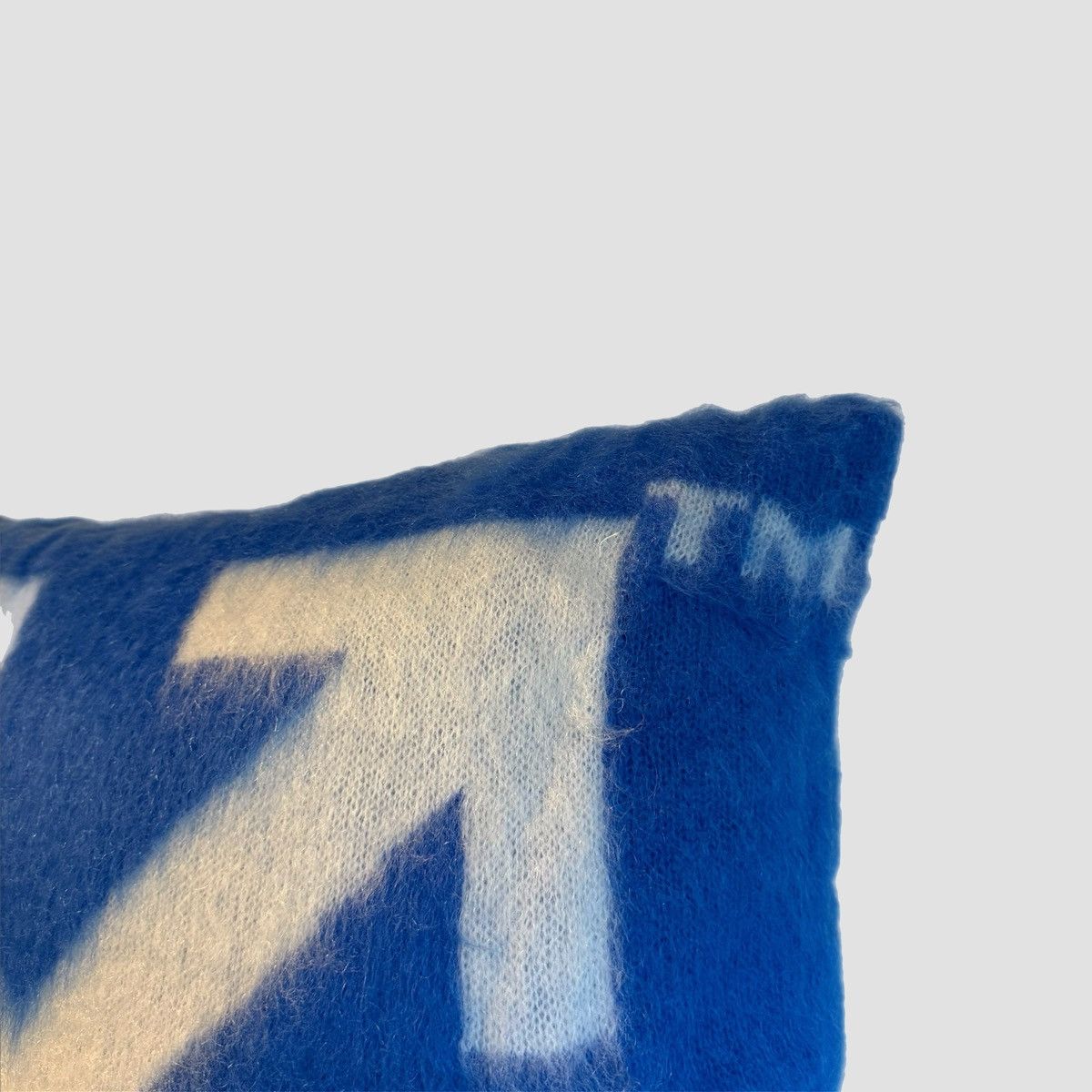 Off-White Off-White Pillow Arrow Design Blue White Size ONE SIZE - 8 Thumbnail