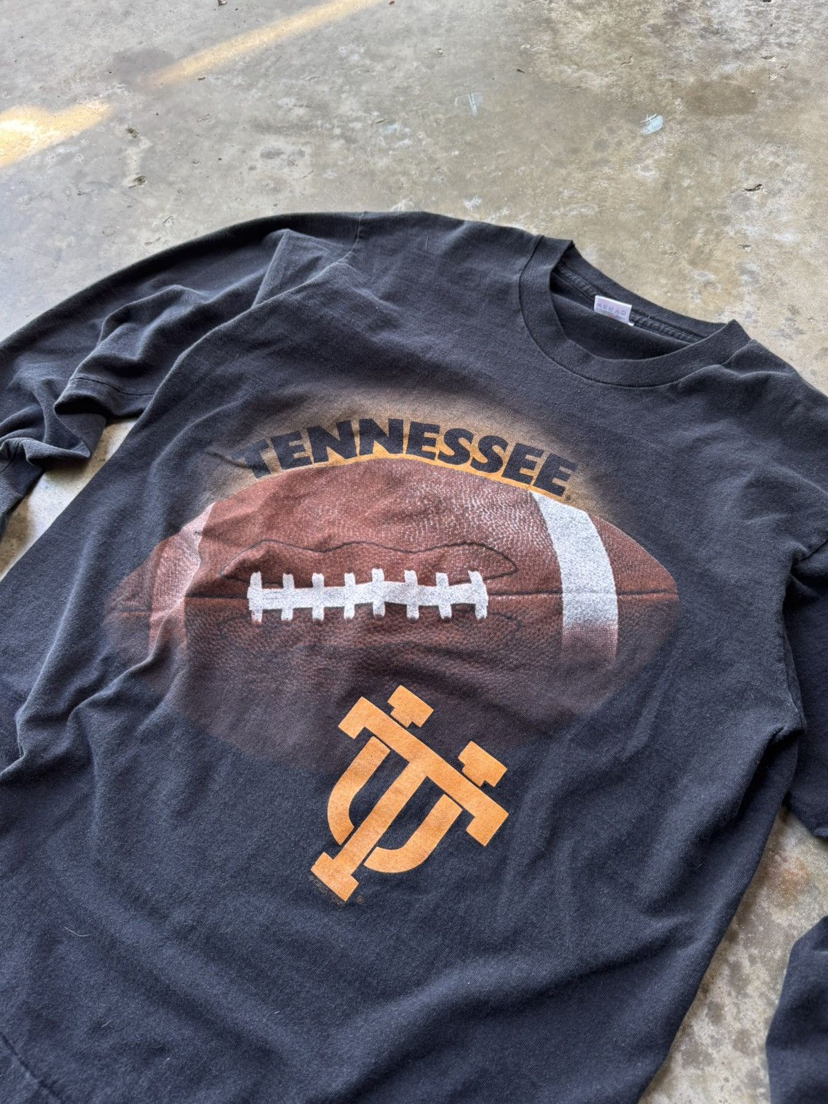 NCAA × Vintage Vintage 90s Tennessee Vols Football Longsleeve Size US XL / EU 56 / 4 - 2 Thumbnail