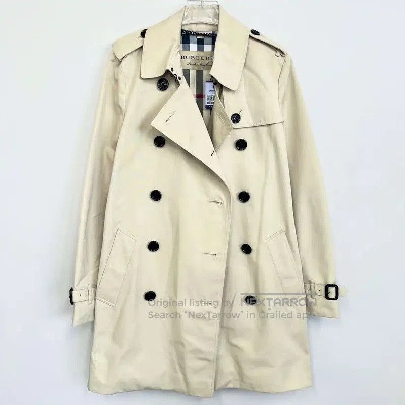 Burberry Burberry Women's Classic Khaki Trench Coat. Size M / US 6-8 / IT 42-44 - 1 Thumbnail