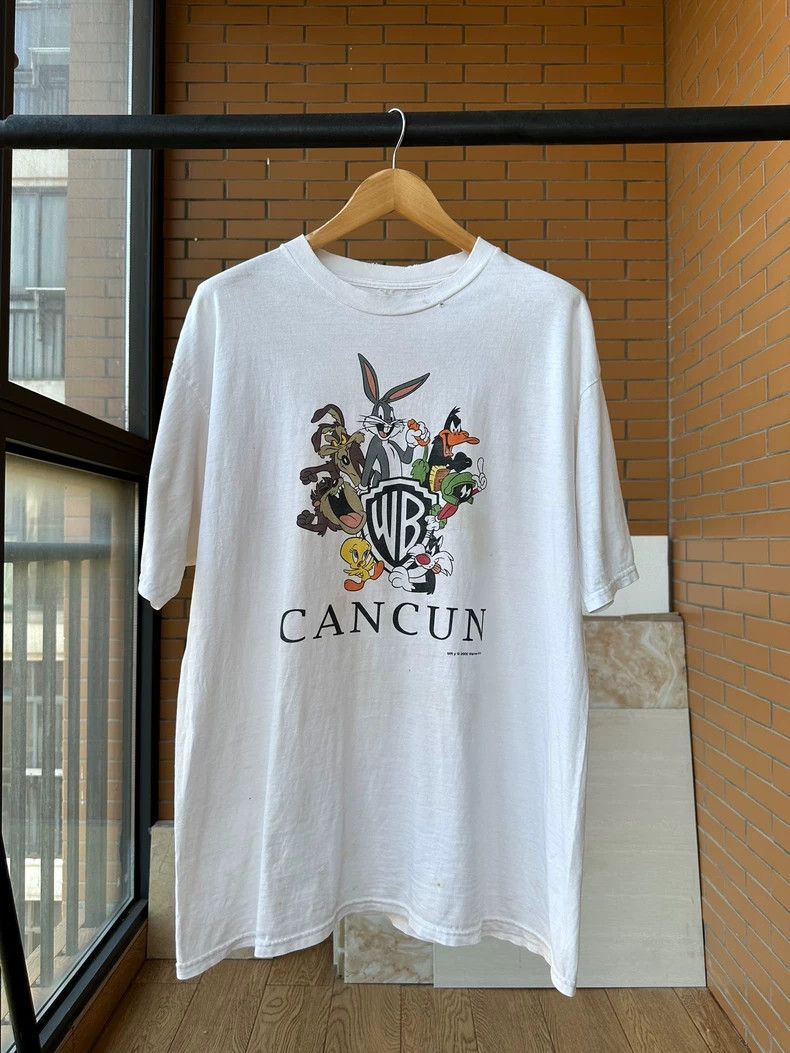 Vintage Vintage Tee 2000 Warner Bros Cancun 2505-Nextarrow Size US XL / EU 56 / 4 - 1 Thumbnail