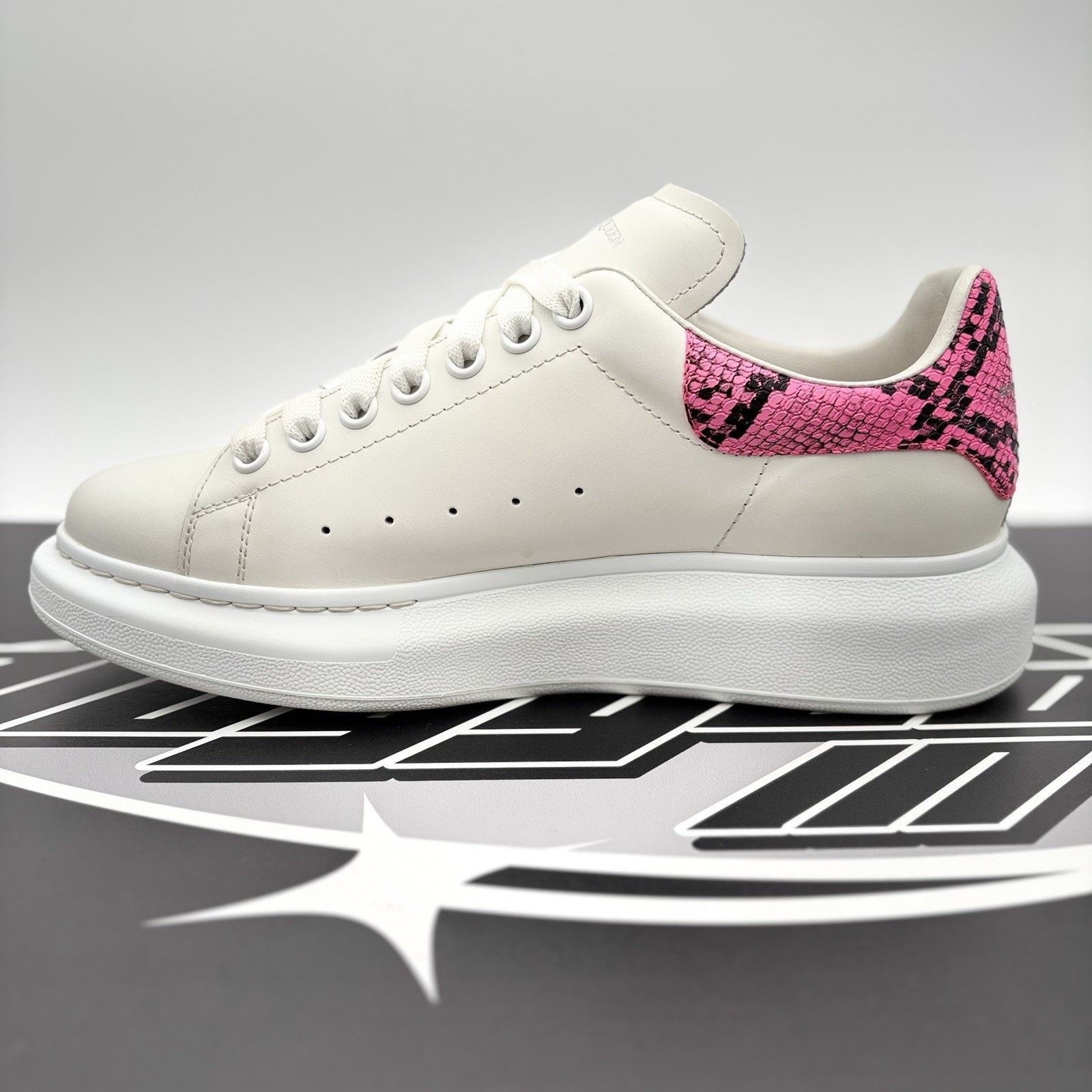 Alexander McQueen Alexander McQueen ' White, Pink Snake Print ' | GREAT COND! Size US 8 / EU 41 - 4 Thumbnail