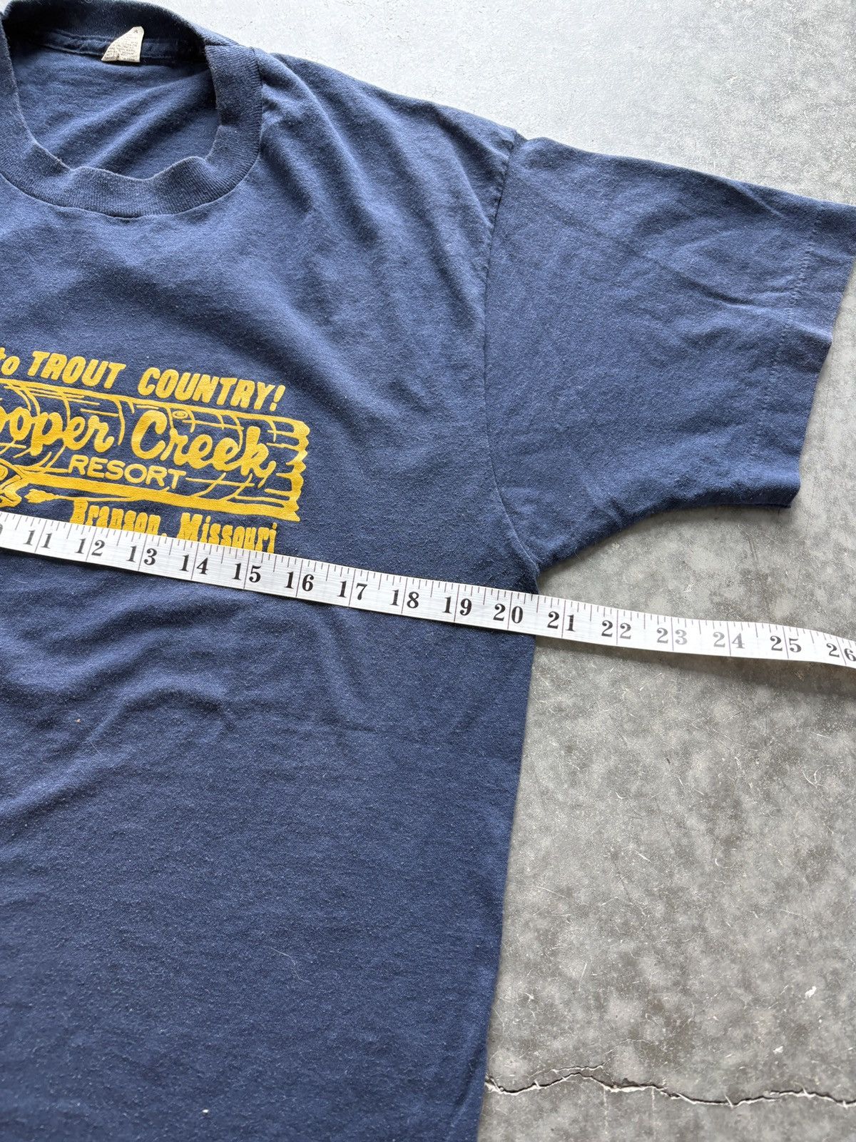 Vintage Vintage 80s Screen Stars Trout Country Graphic Tee Size US M / EU 48-50 / 2 - 5 Thumbnail