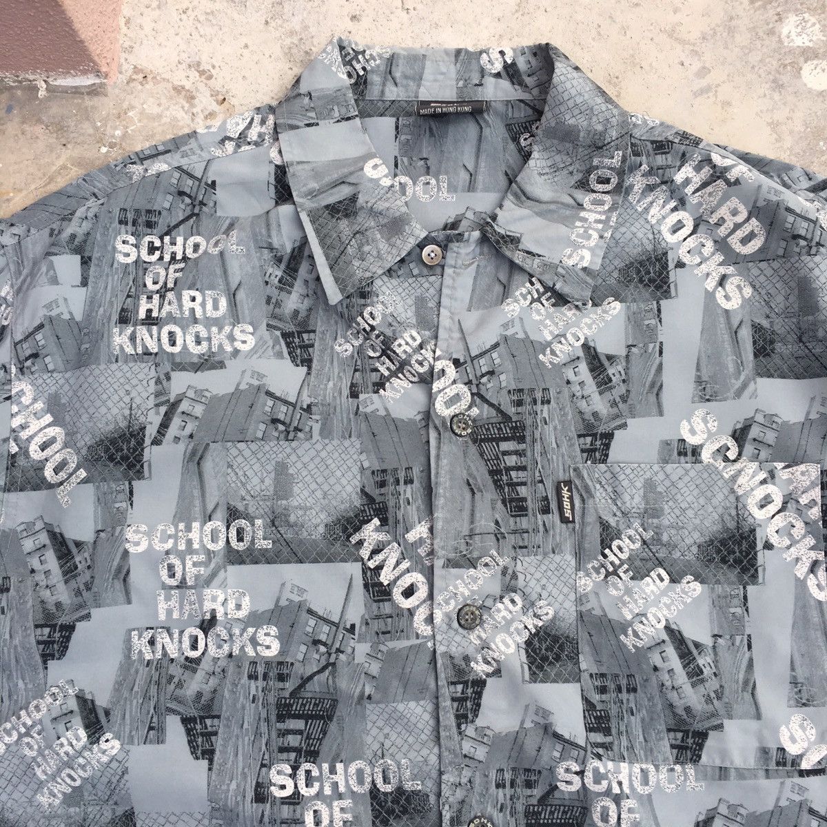 JNCO Vintage AOP SCHOOL OF HARD KNOCNKS BUTTON UP SHIRT Size US XXL / EU 58 / 5 - 6 Thumbnail