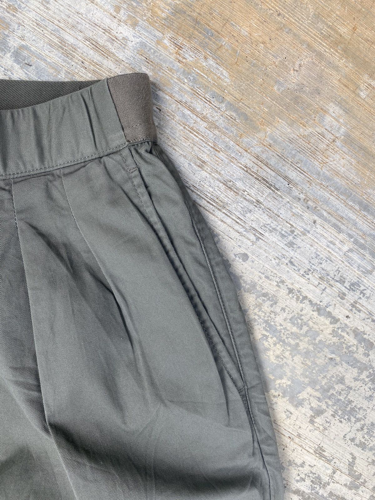 Lemaire × Uniqlo Uniqlo X Lemaire olive green elastic pants Size US 26 / EU 42 - 4 Thumbnail