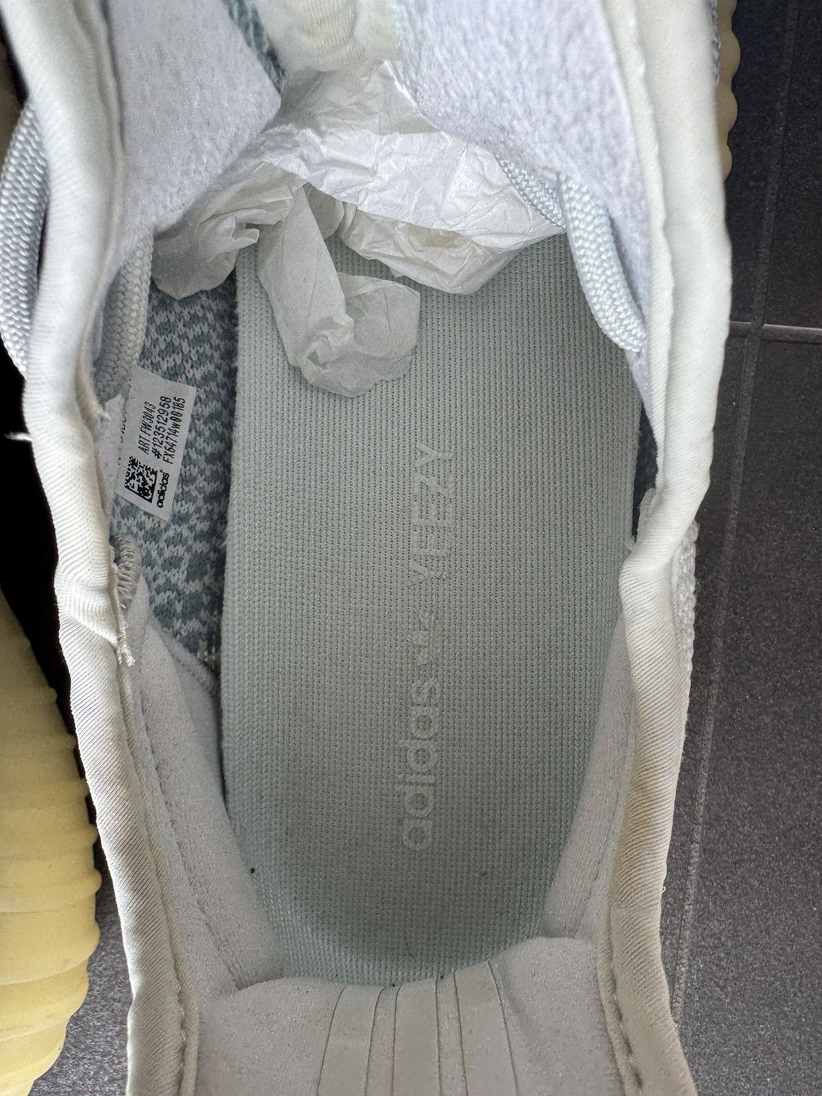 Adidas YEEZY BOOST 350 V2 Size US 9.5 / EU 42-43 - 6 Thumbnail