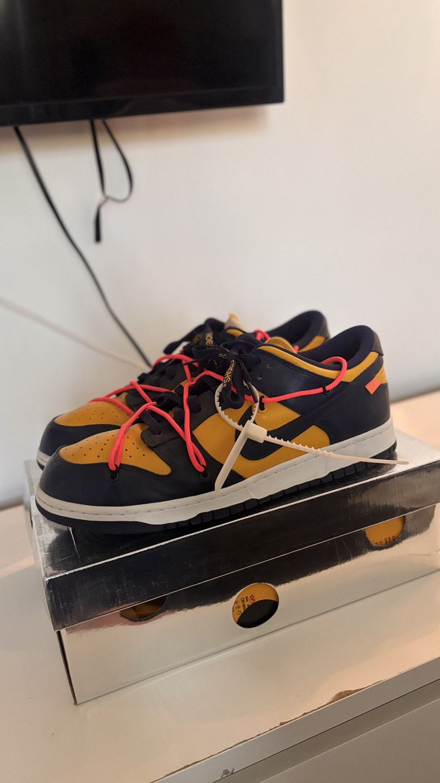 Nike × Off-White Nike X Off-White Dunk slow University Gold Size US 13 / EU 46 - 4 Thumbnail