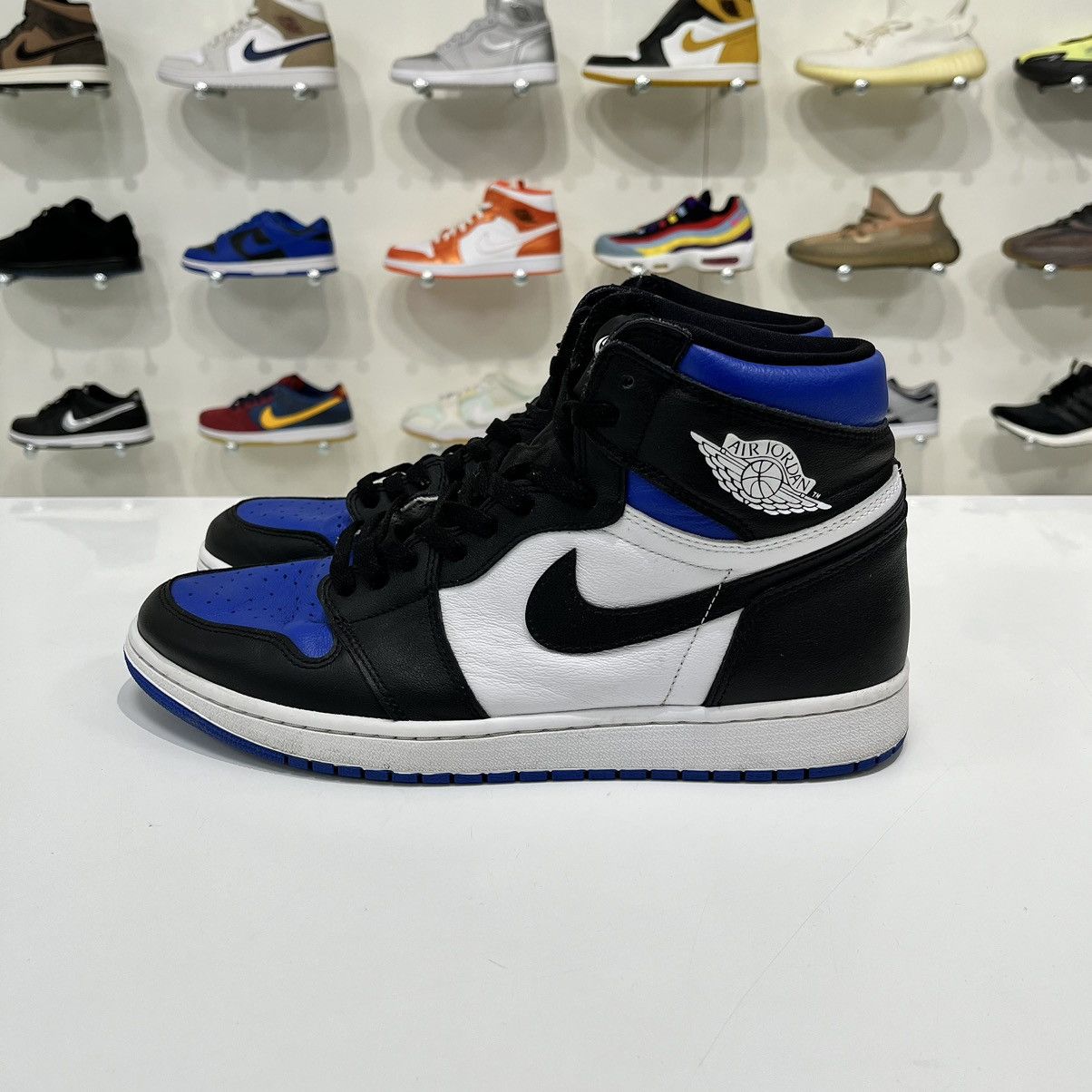 Nike Air Jordan 1 Retro High Royal Toe Size US 12 / EU 45 - 3 Thumbnail