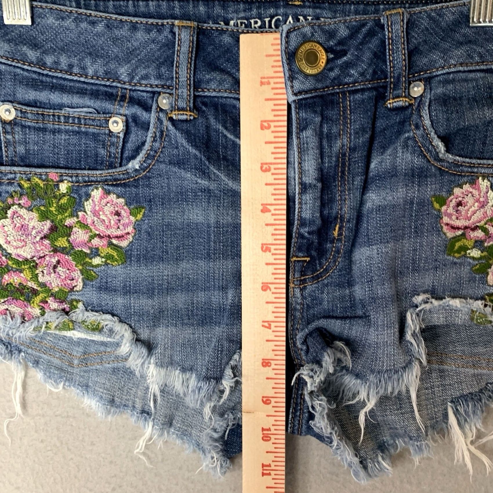 American Eagle Outfitters American Eagle Womens Shorts Size 6 Blue Festival Embroidered Y2K Size 28" / US 6 / IT 42 - 6 Thumbnail