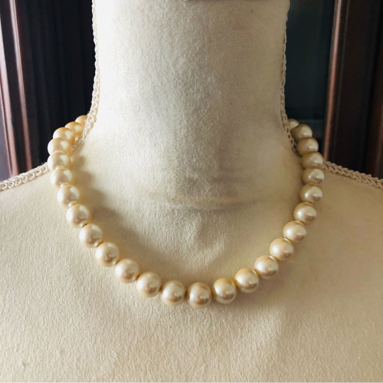 Vintage Vintage iridescent cream glass pearl bead necklace Size ONE SIZE - 6 Thumbnail