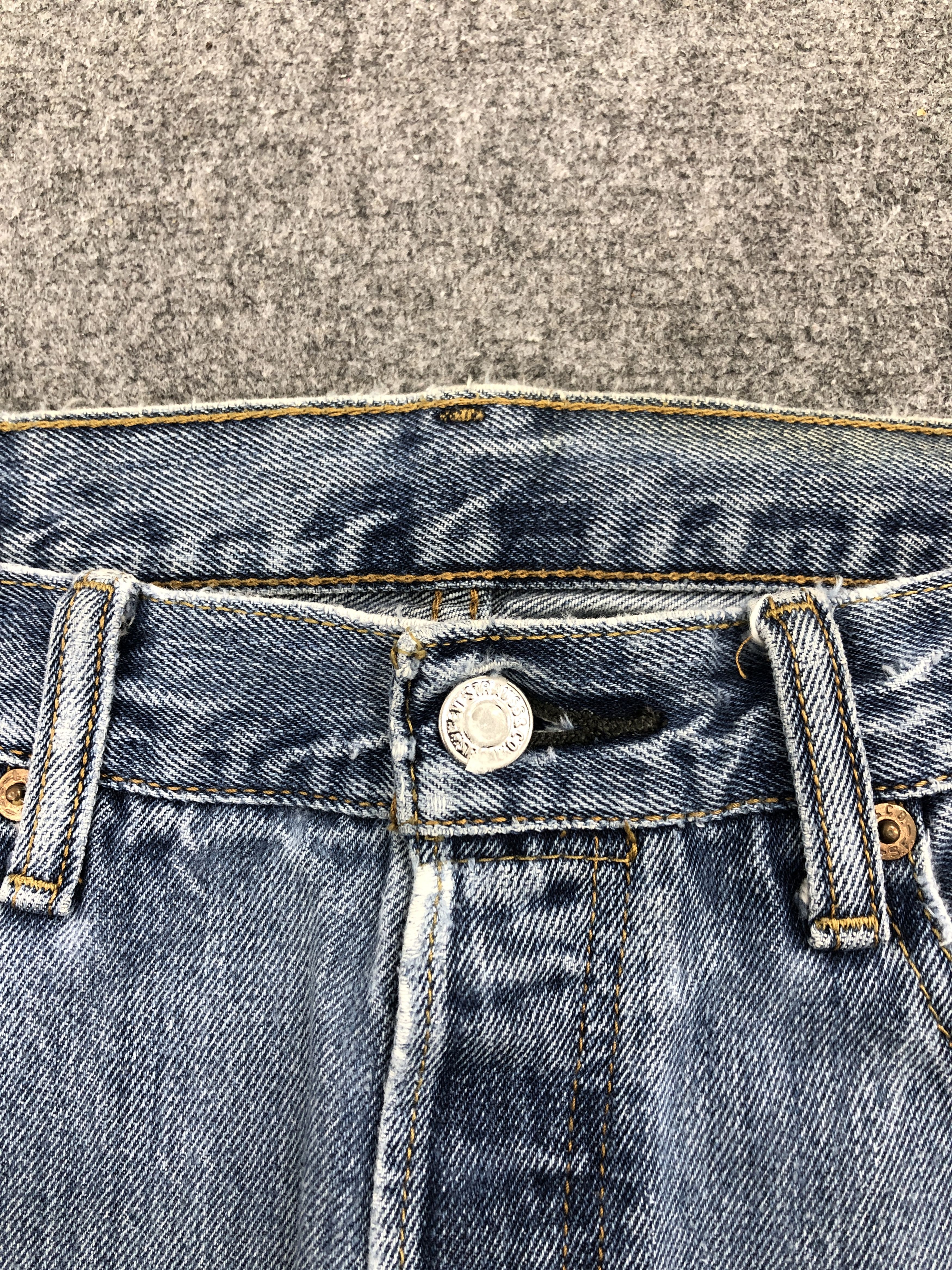 Levi's × Vintage Vintage Levi's 501 Light Blue Denim Jeans Size US 31 - 11 Thumbnail