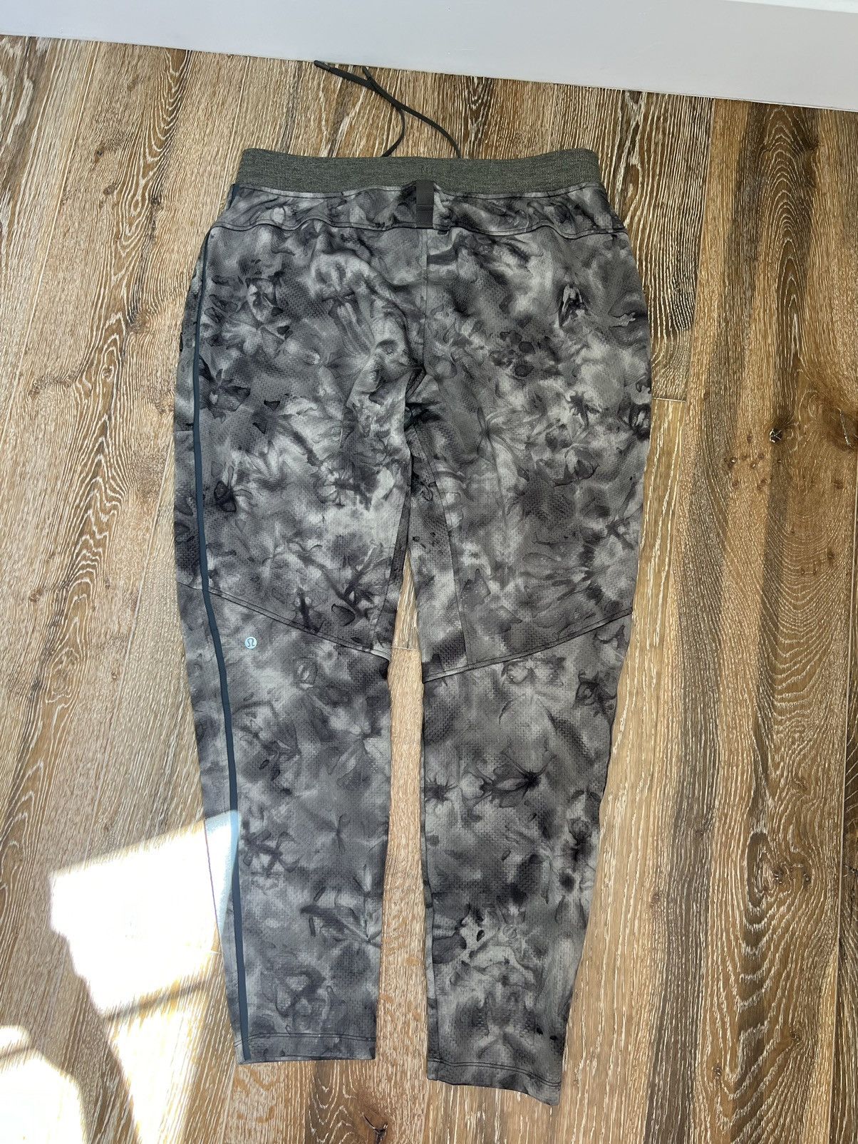 Lululemon Lululemon textured tech pants Size US 35 - 2 Thumbnail