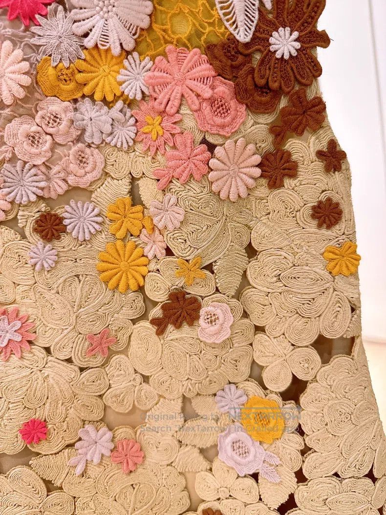 Valentino Valentino Heavy work lace flower embroidered dress Size M / US 6-8 / IT 42-44 - 4 Thumbnail