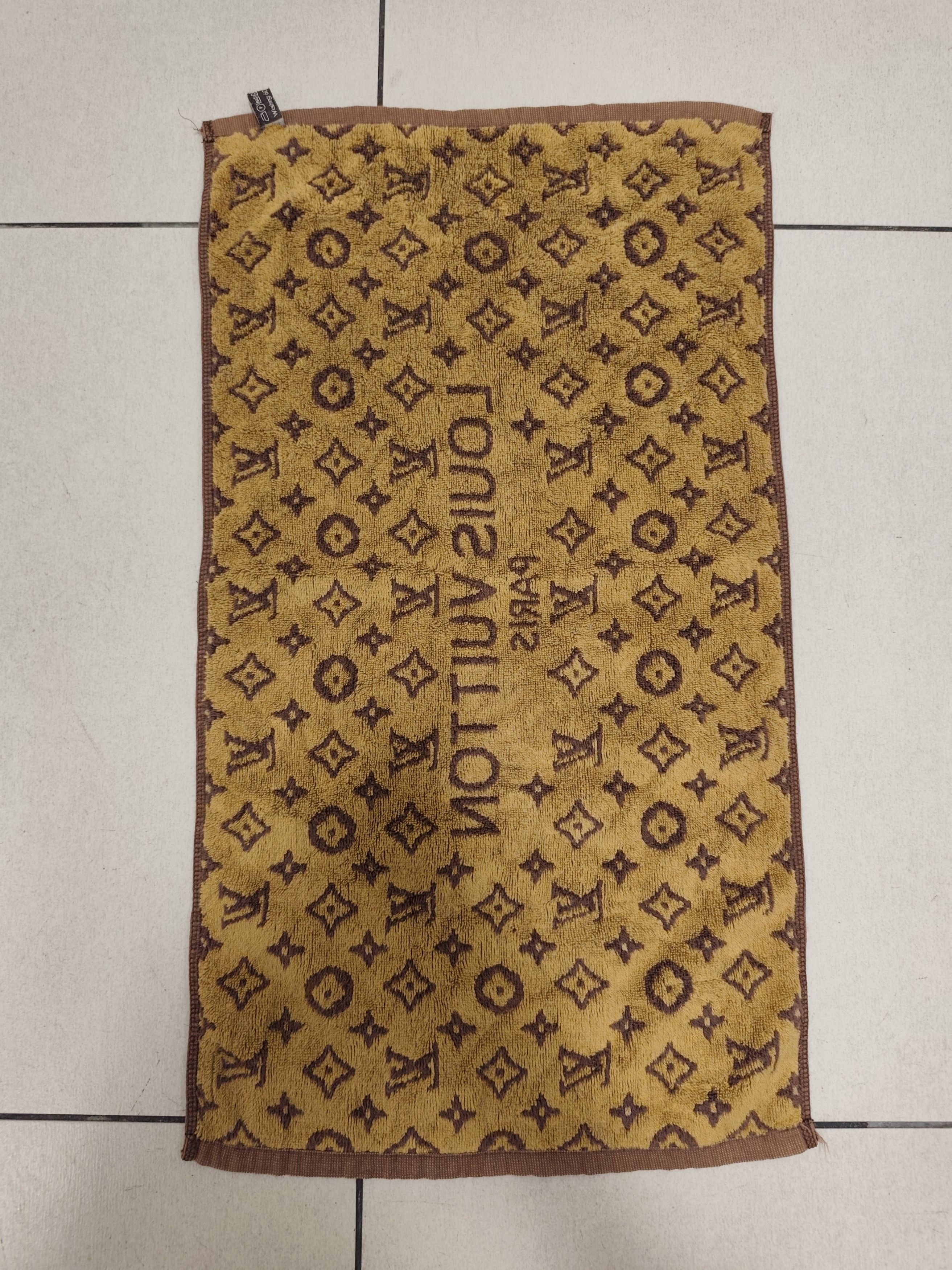 Louis Vuitton Louis Vuitton Monogram Towel Size ONE SIZE - 2 Thumbnail