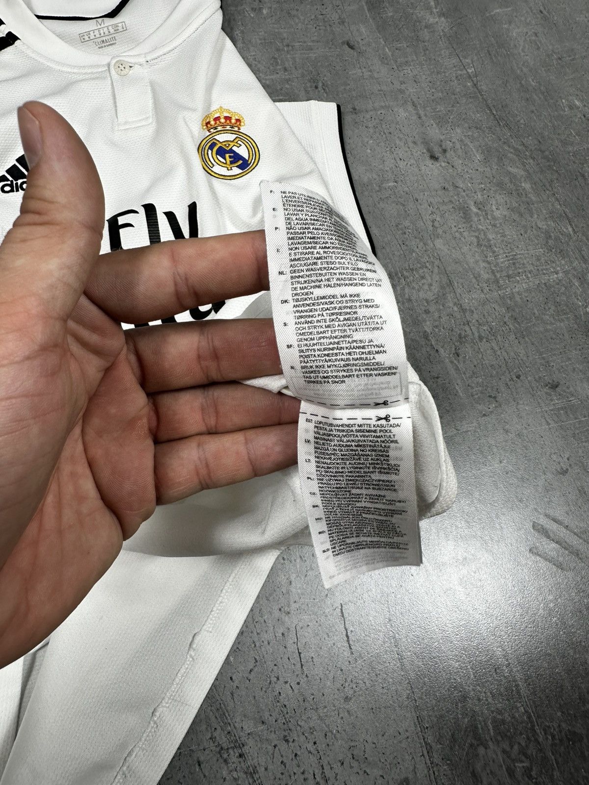 Adidas Adidas Real Madrid Jersey 2018 Home Kit Size M Size US M / EU 48-50 / 2 - 6 Thumbnail