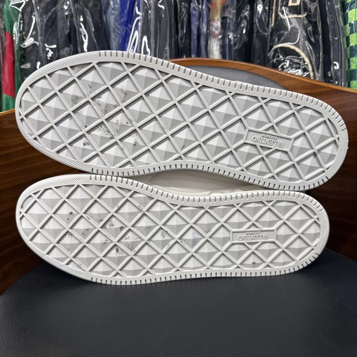 Valentino Valentino One Stud GARAVANI White 43 Gently Used Size US 10 / EU 43 - 9 Thumbnail