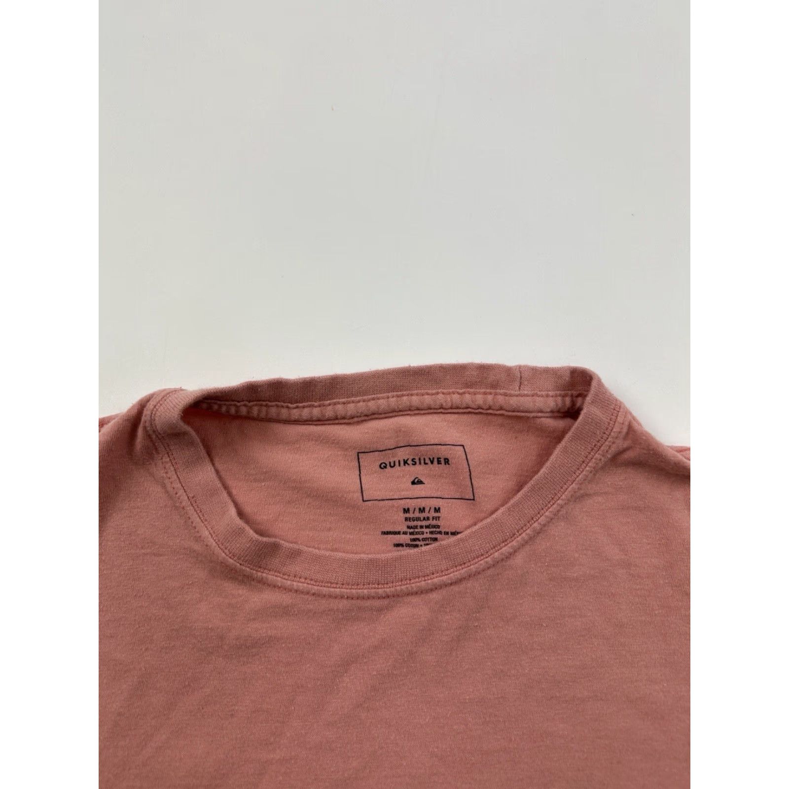 Quiksilver Quiksilver Shirt Mens Medium Peach Short Sleeve Peace Crew Neck T-Shirt Worldwide Positive Vibes USA Size US M / EU 48-50 / 2 - 4 Thumbnail