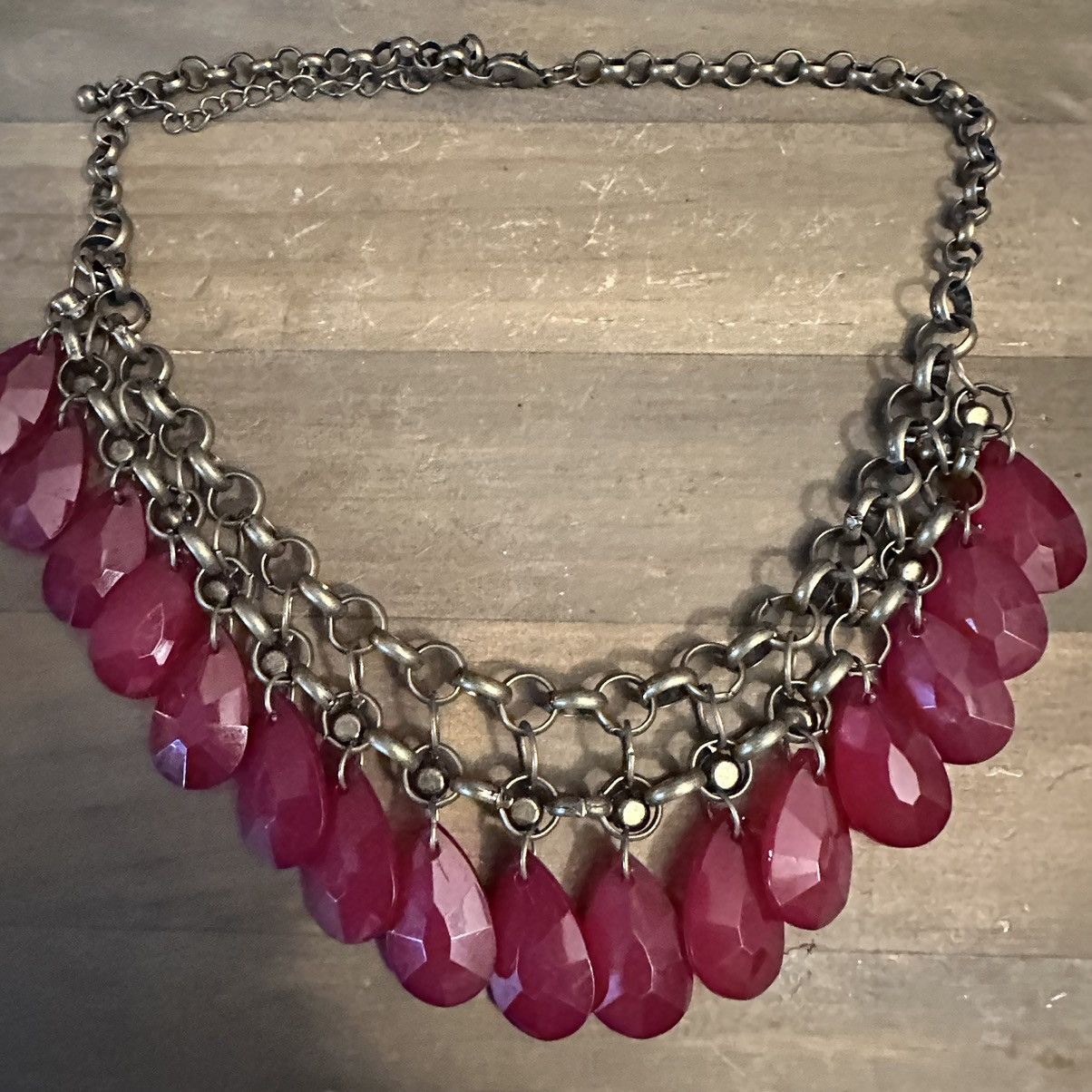 Other Bronze tone cranberry teardrop dangle statement necklace Size ONE SIZE - 5 Thumbnail