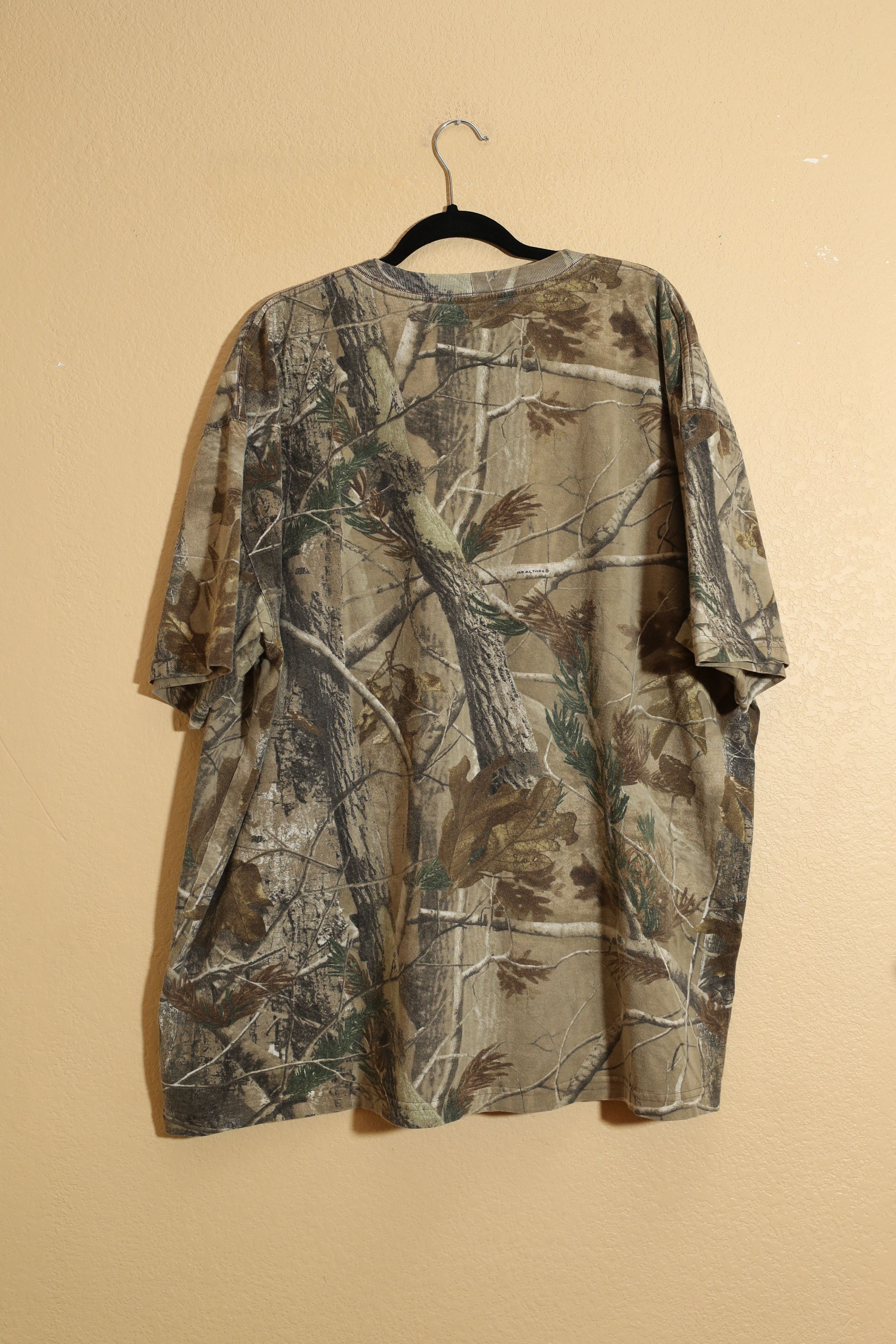 Carhartt Vintage Carhartt K287 CAP Realtree Camo Pocket T-Shirt (2XL) Size US XXL / EU 58 / 5 - 2 Thumbnail