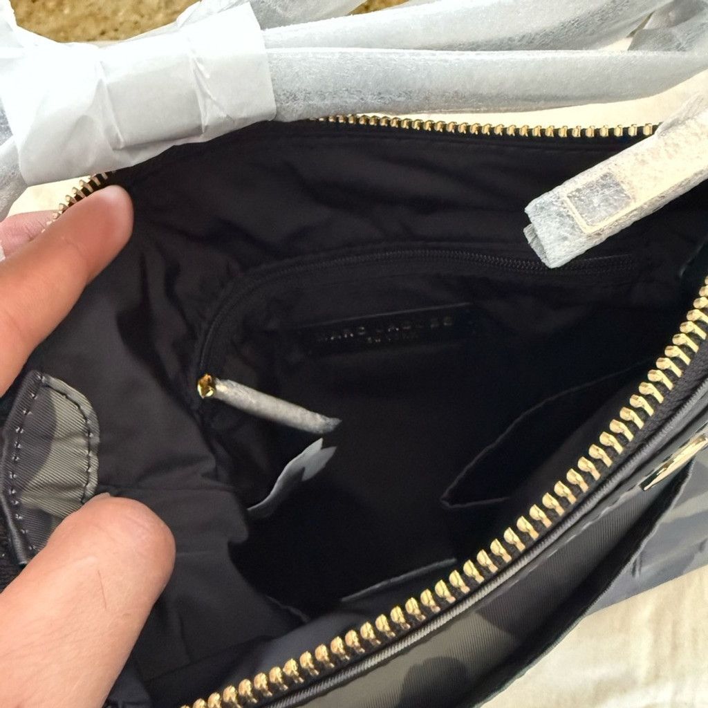 Marc Jacobs Marc Jacobs Preppy Swing Nylon Flat Crossbody Bag ~NWT~ Camo Size ONE SIZE - 9 Thumbnail