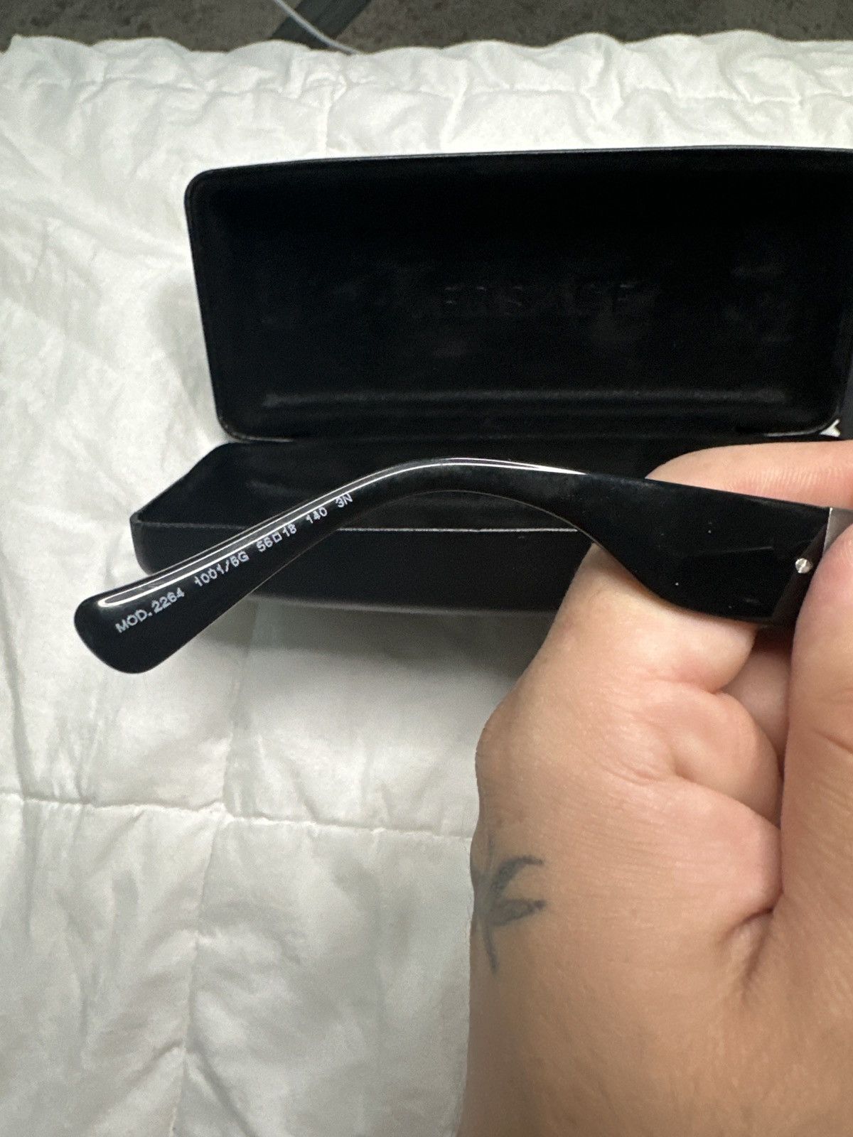 Versace Black and grey Versace sunglasses purchased from neiman Size ONE SIZE - 7 Thumbnail
