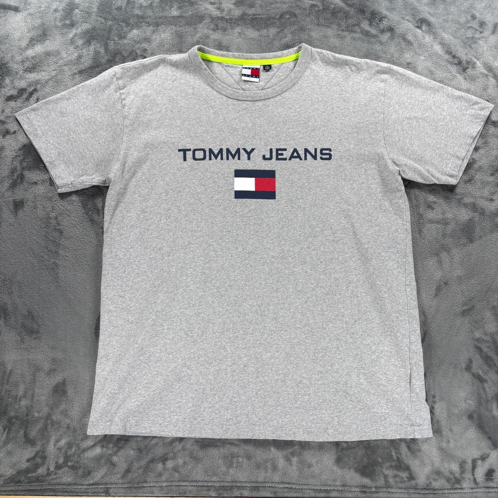 Tommy Hilfiger Tommy Jeans T Shirt Men XL Gray Logo Flag Graphic Short Slee Size US XL / EU 56 / 4 - 1 Thumbnail