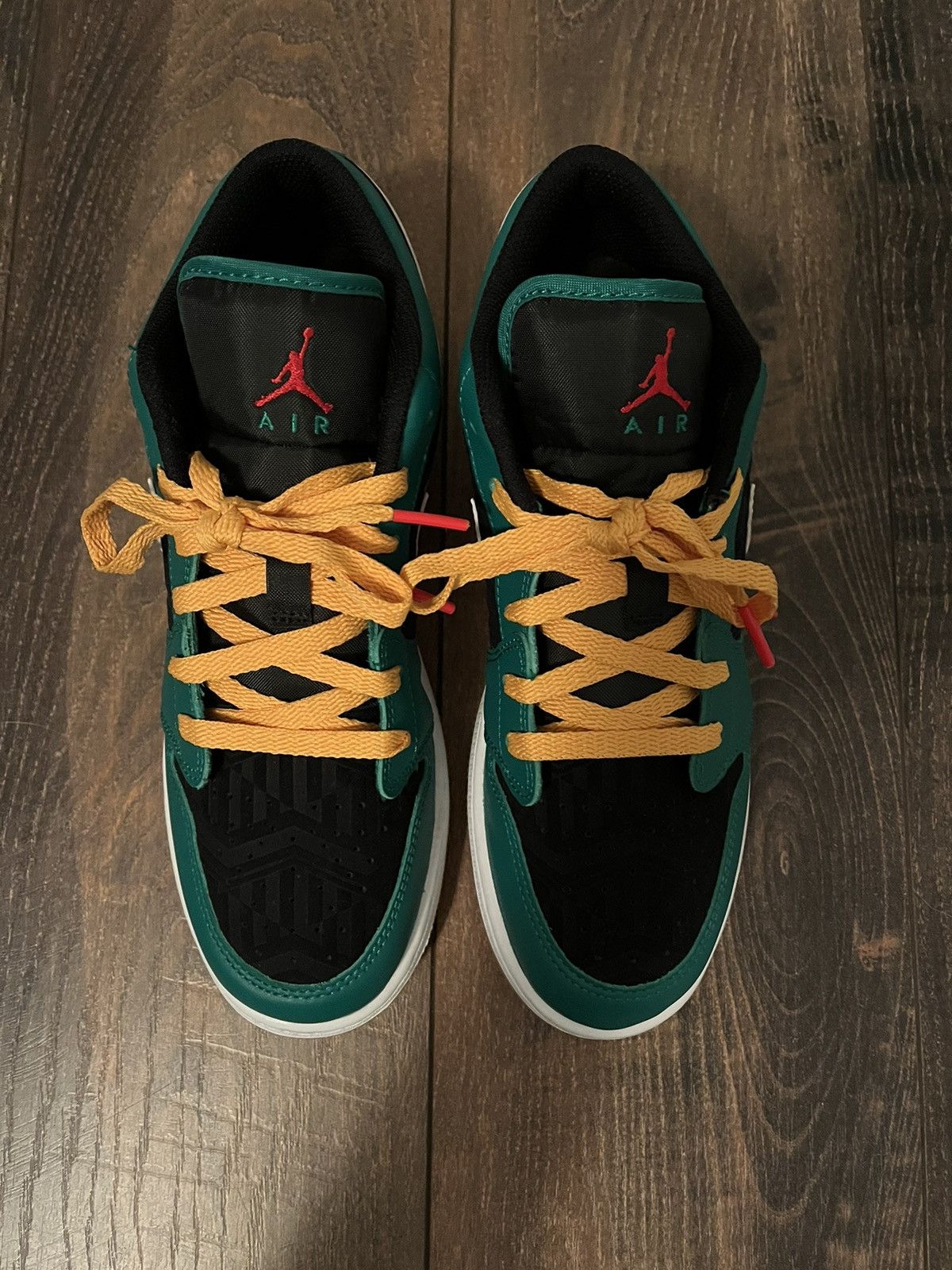 Jordan Brand × Nike Air Jordan 1 Low SE Holiday Special (2022) Size US 7 / EU 40 - 6 Thumbnail