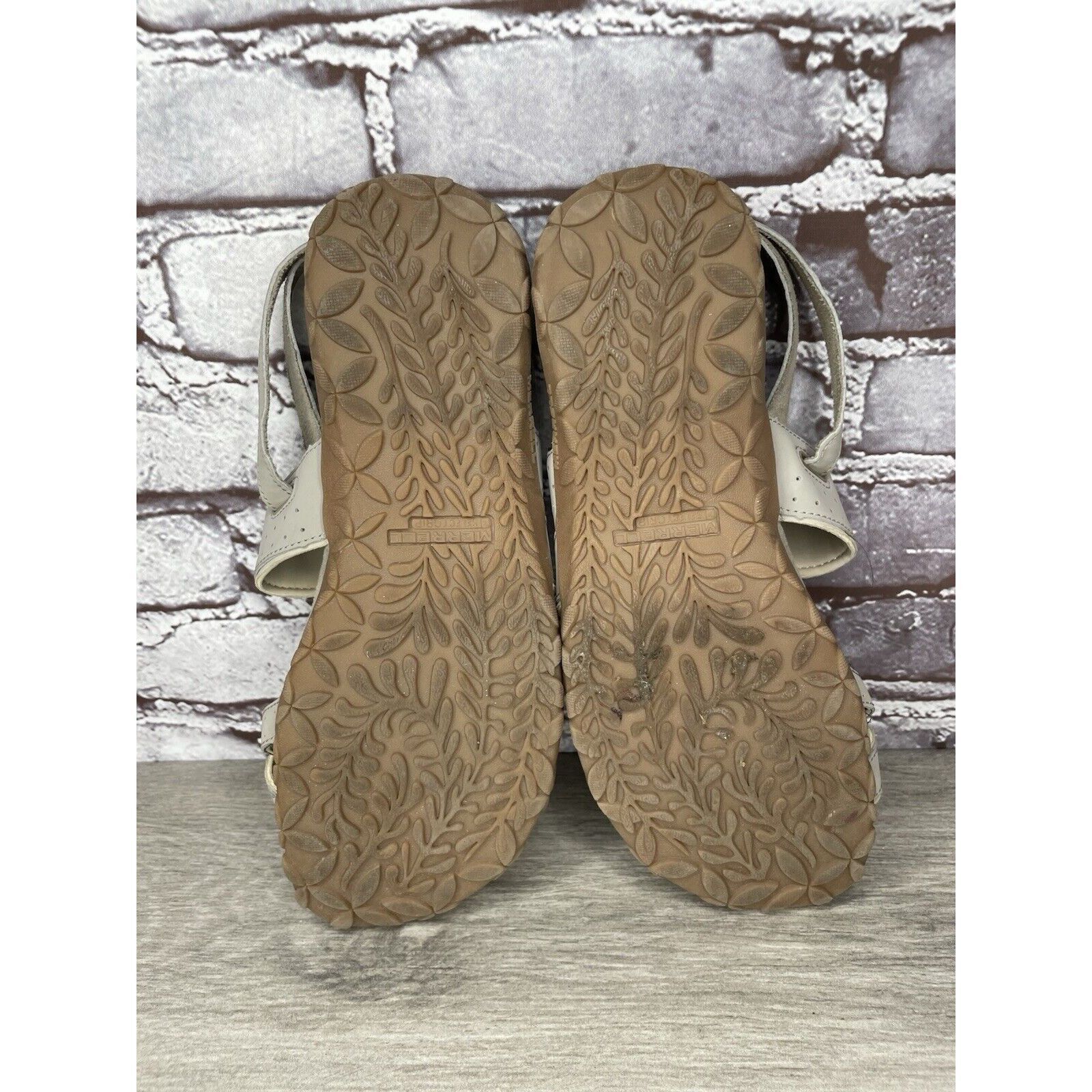 Merrell Merrell Aluminum Grey Suede Synthetic Toe Strap Foam Sandals Size US 9 / IT 39 - 6 Thumbnail