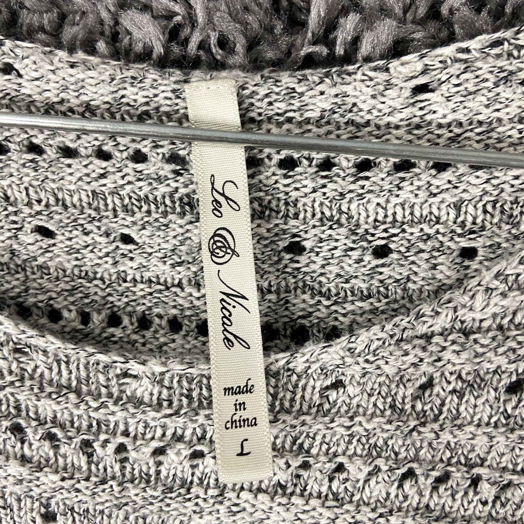 Vintage VINTAGE? Wait: The item is not vintage. So: Leo & Nicole Knit Sweater Women's L Gray Pullover Knit Sweater L Womens Gray Leo & Nicole Size L / US 10 / IT 46 - 4 Thumbnail