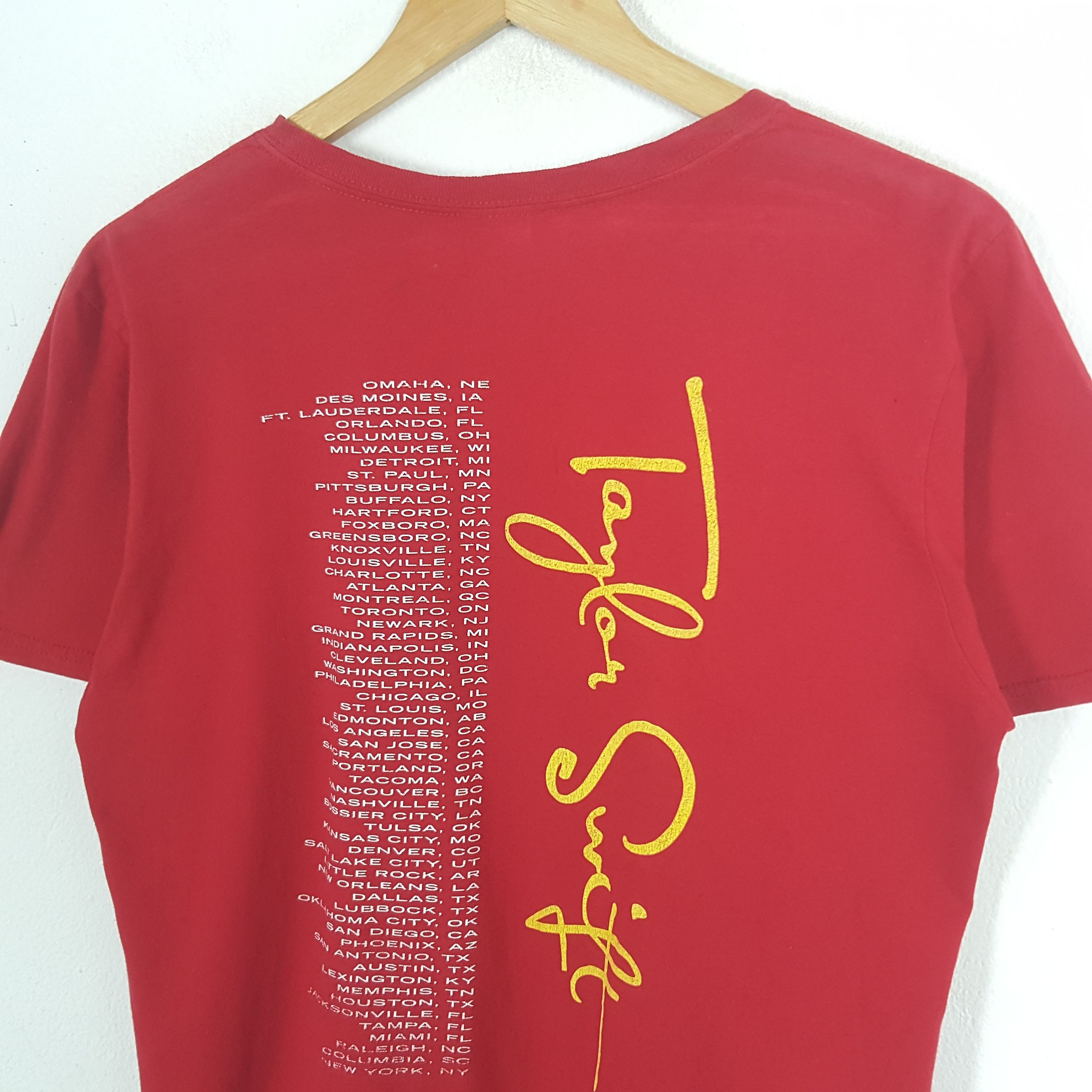 Band Tees × Vintage Vintage Taylor Swift American Singer Songwriter Tour Tees Size US M / EU 48-50 / 2 - 4 Thumbnail