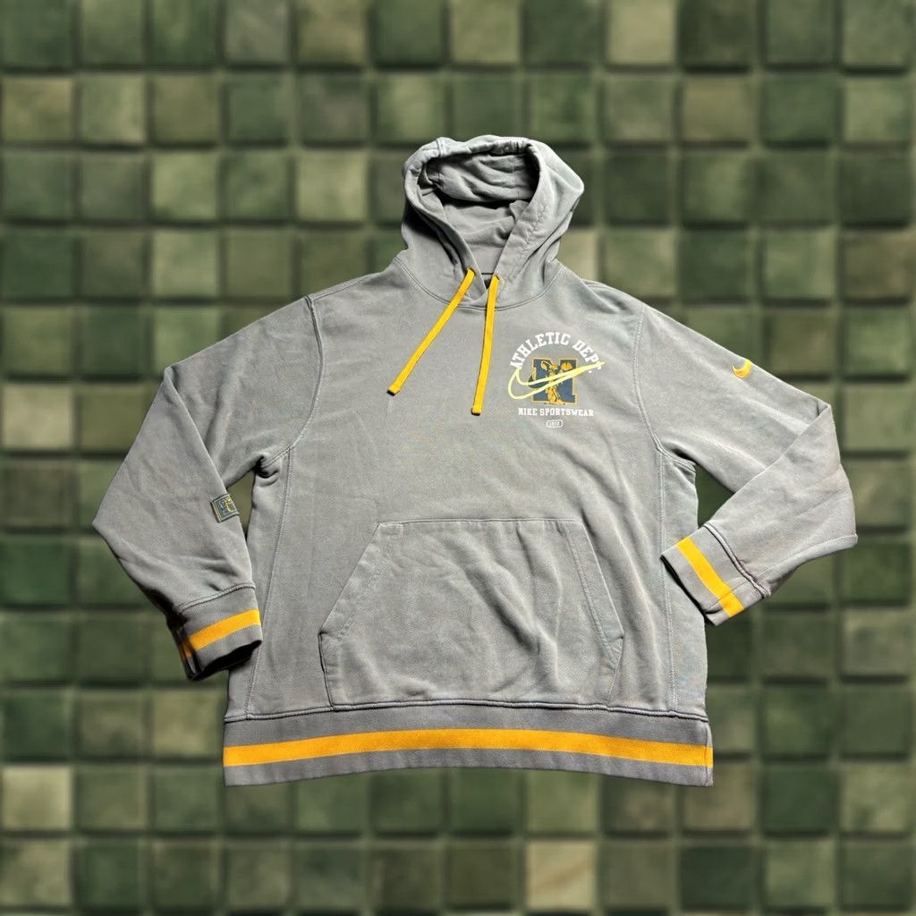 Nike Nike Hoodie Mens Medium Sportswear Athletic Dept 1972 Sweatshirt DC3546 - Sleeve Length Long Size US M / EU 48-50 / 2 - 1 Thumbnail