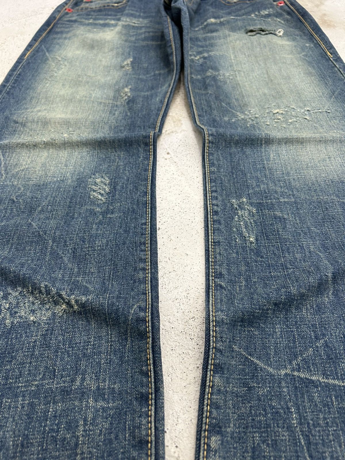 Le Grande Bleu (L.G.B.) JAPAN BRAND CO & LU WASHED DISTRESSED WITH WORDS BACKSIDE Size US 30 / EU 46 - 5 Thumbnail