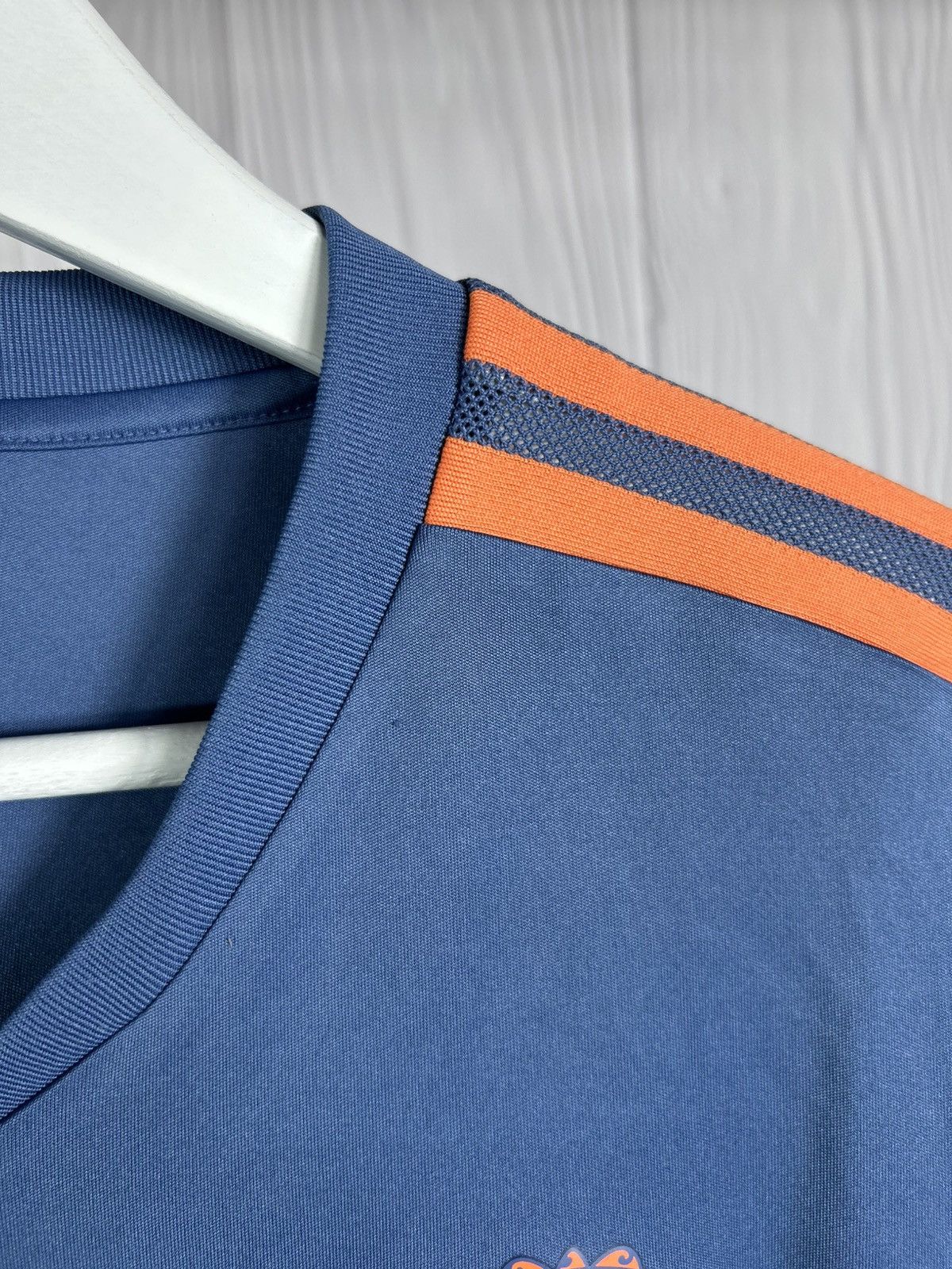 Adidas MANCHESTER UNITED 2022/2023 TRAINING JERSEY ADIDAS SIZE L Size US XL / EU 56 / 4 - 8 Thumbnail
