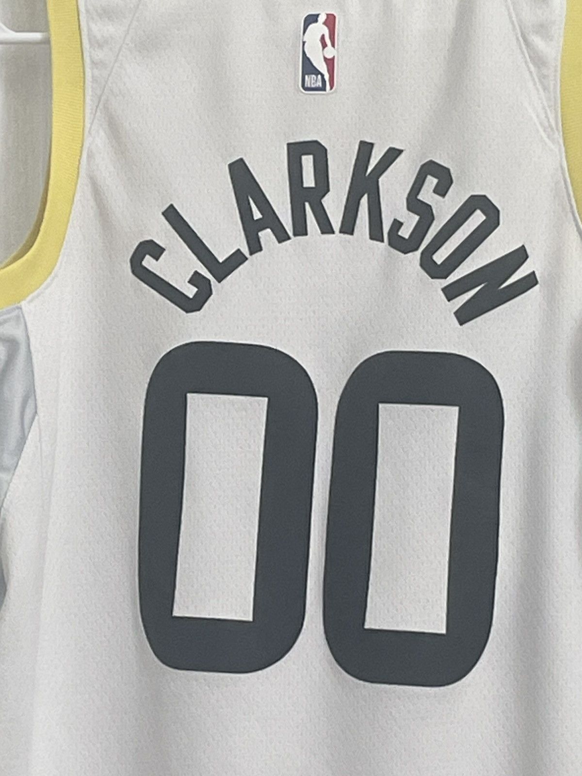 Nike Jordan Clarkson jersey in great condition Size US S / EU 44-46 / 1 - 4 Thumbnail