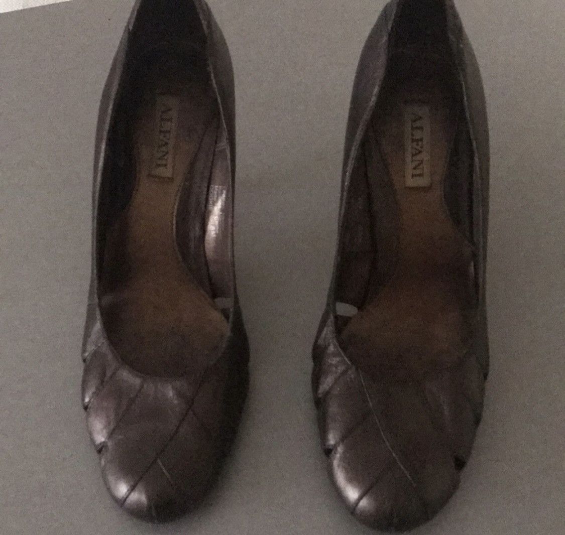 Alfani ALFANI BRONZED LEATHER CUT OUT HEELS Size US 6 / IT 36 - 8 Thumbnail