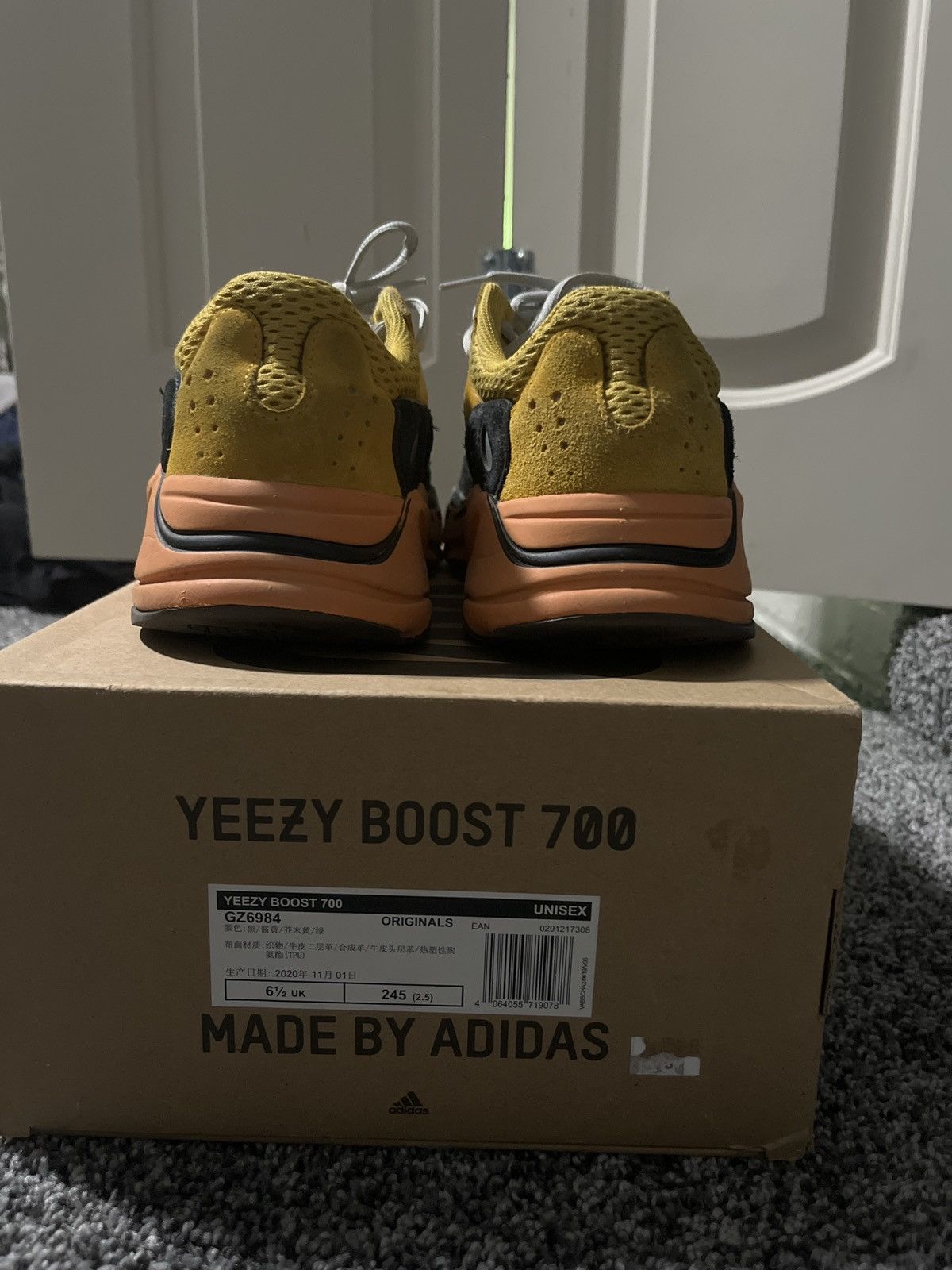 Kanye West × Yeezy Yeezy boost 700 Size US 7 / EU 40 - 2 Thumbnail