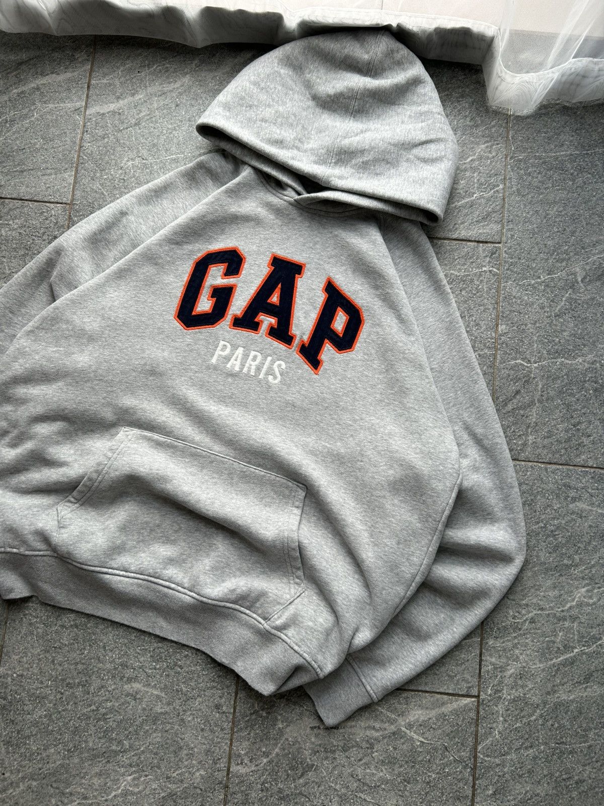 Gap Vintage hoodie gap paris big logo y2k boxy fit mans Size US L / EU 52-54 / 3 - 5 Thumbnail