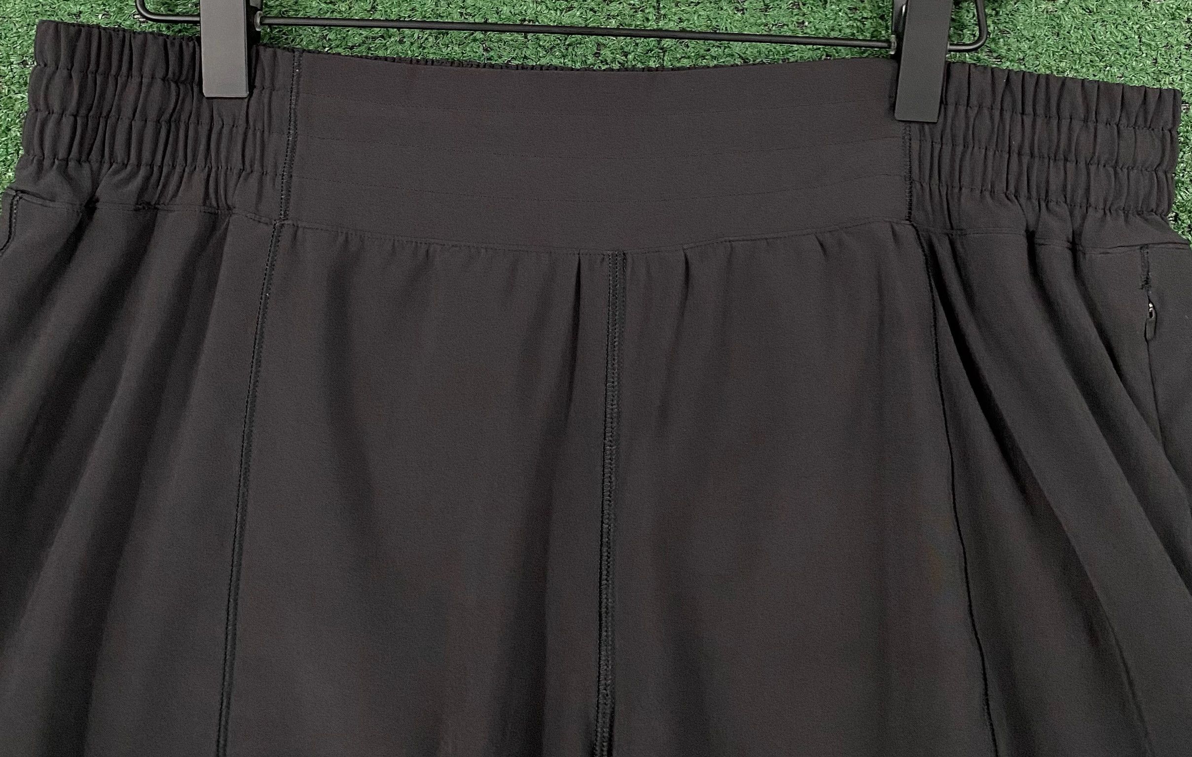 Lululemon Lululemon Hotty Hot High Rise 4" Inseam Black Shorts 12 Size 36" / US 14 / IT 50 - 3 Thumbnail