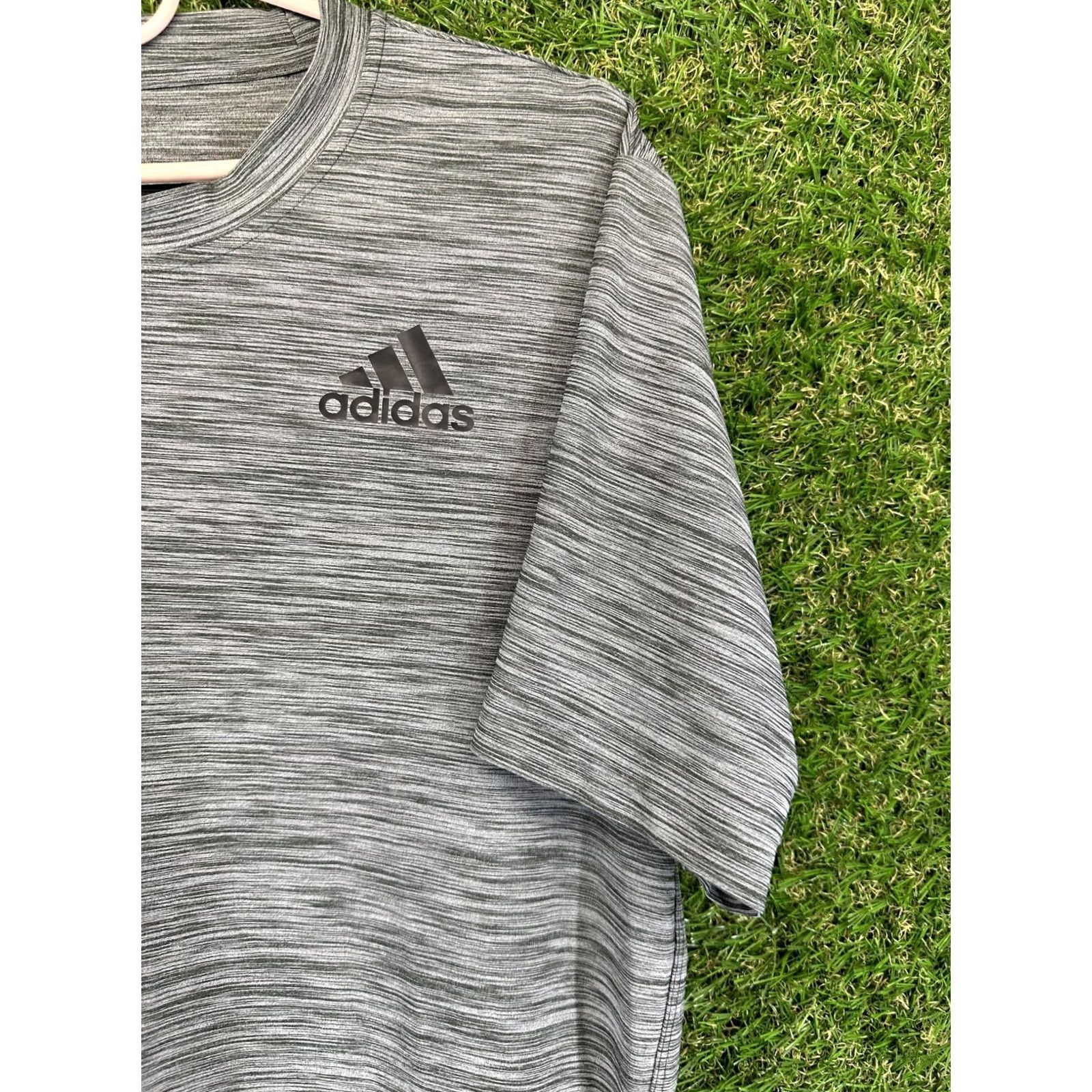 Adidas ADIDAS PERFORMANCE RUNNING SHIRT JERSEY XS MEN Adult XS Gray 95% Polyester Elastane Short Sleeve Training Running Design Size US XS / EU 42 / 0 - 5 Thumbnail