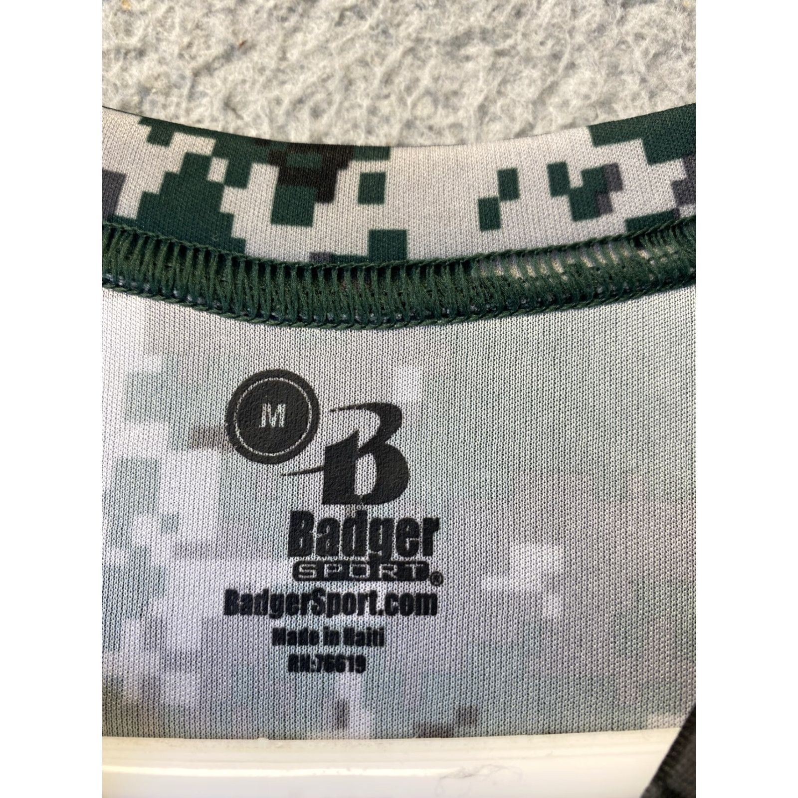 Vintage VINTAGE Badger T-Shirt Heat Gear Camo Men’s Medium Activewear Green Camouflage Size US M / EU 48-50 / 2 - 3 Thumbnail