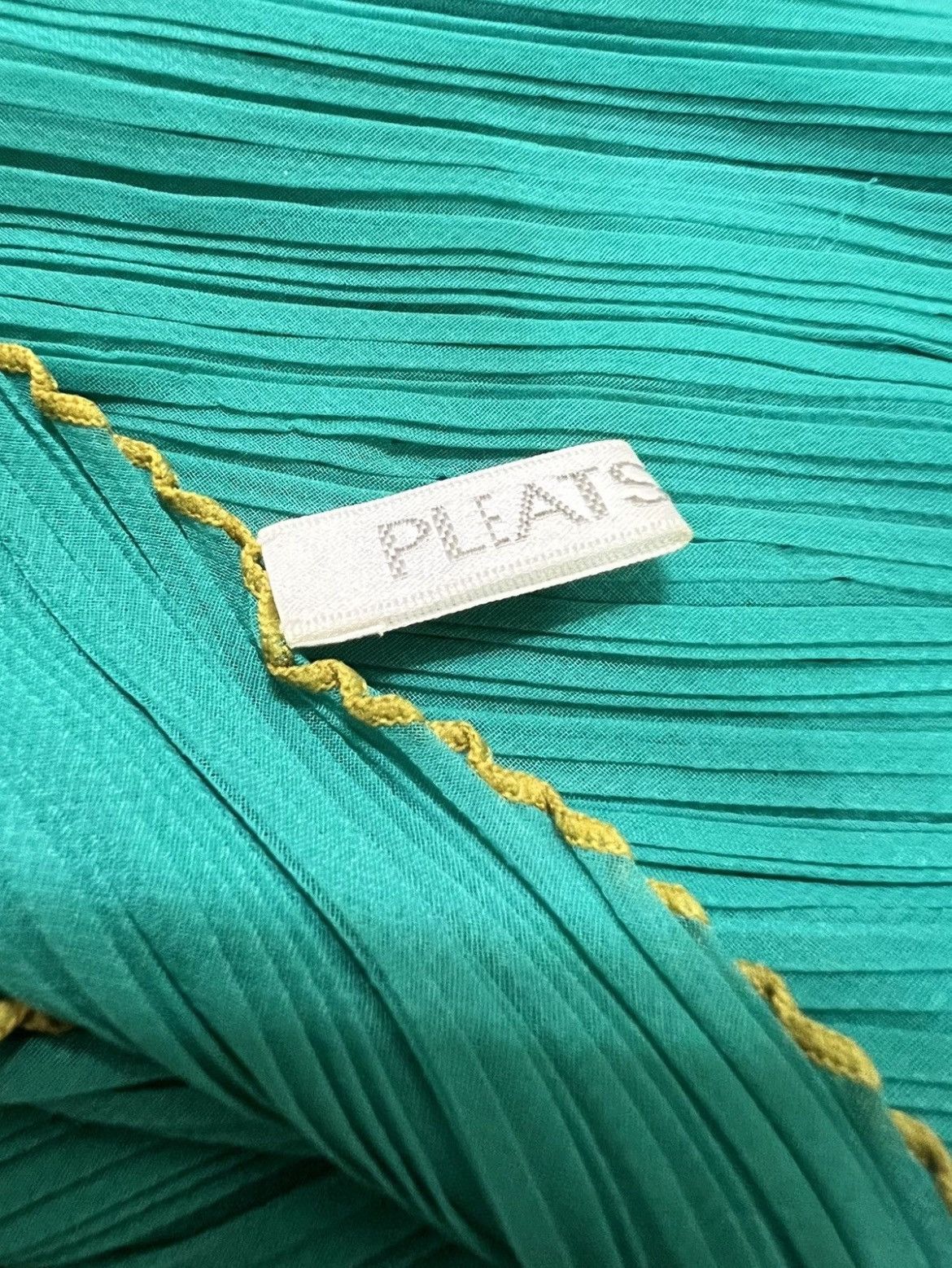 Issey Miyake × Pleats Please Issey Miyake GRAIL🔥Issey Miyake Pleats Please Royal Edge Scarf Accs Size ONE SIZE - 7 Thumbnail