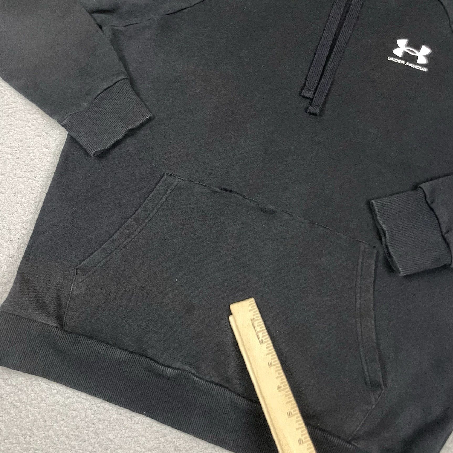 Under Armour VINTAGE Under Armour Hoodie Mens M Black Sweatshirt Pullover Hooded Pockets Logo Distressed Size US M / EU 48-50 / 2 - 6 Thumbnail