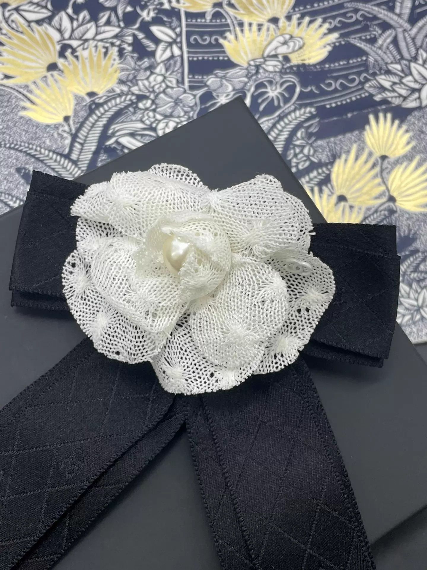 Chanel Chanel Black & White Camellia Bow Brooch Classic Size ONE SIZE - 3 Thumbnail
