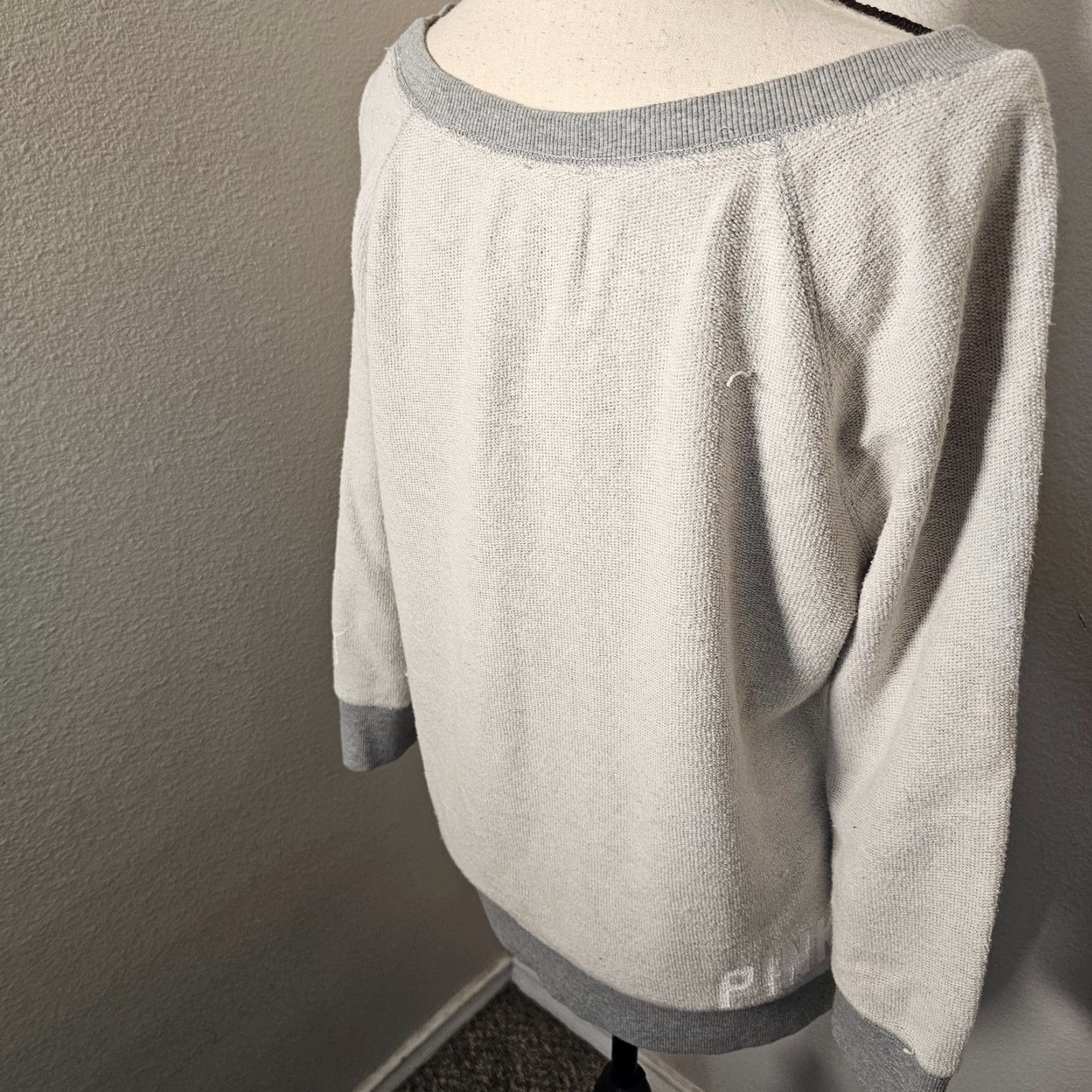 Victoria's Secret VINTAGE Victoria's Secret PINK Sweatshirt Heather Gray Crew Neck Inside Out Style M Women's, Gray, Casual, 90s? Size M / US 6-8 / IT 42-44 - 3 Thumbnail