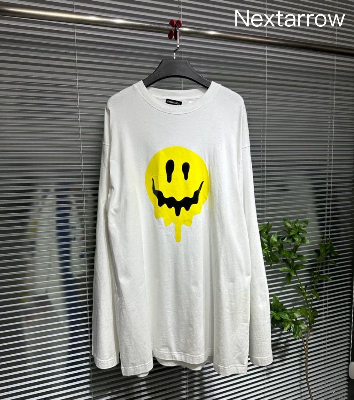 Balenciaga Balenciaga Dissolves Smiling Face Victory White Long Sleeve Size US S / EU 44-46 / 1 - 1 Thumbnail