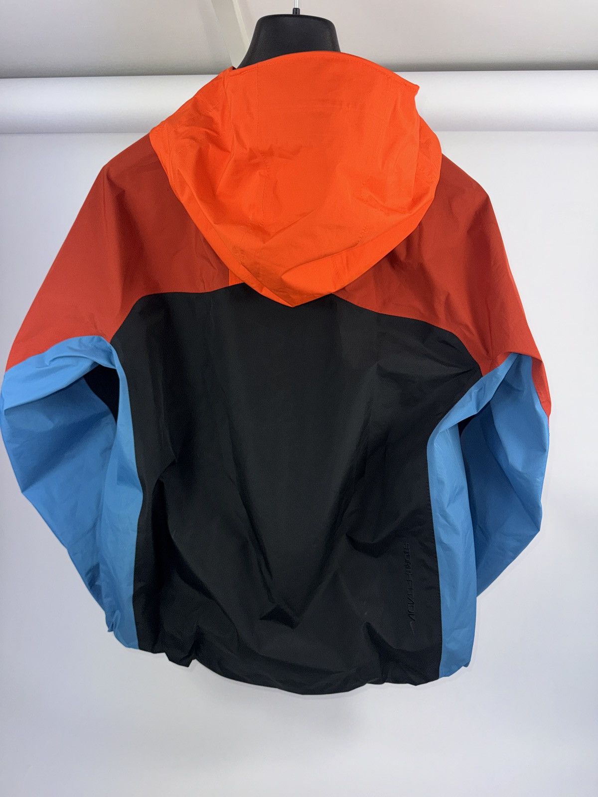 Nike ACG CHAIN OF CRATERS GORE-TEX WIND BREAKER Size US M / EU 48-50 / 2 - 2 Thumbnail