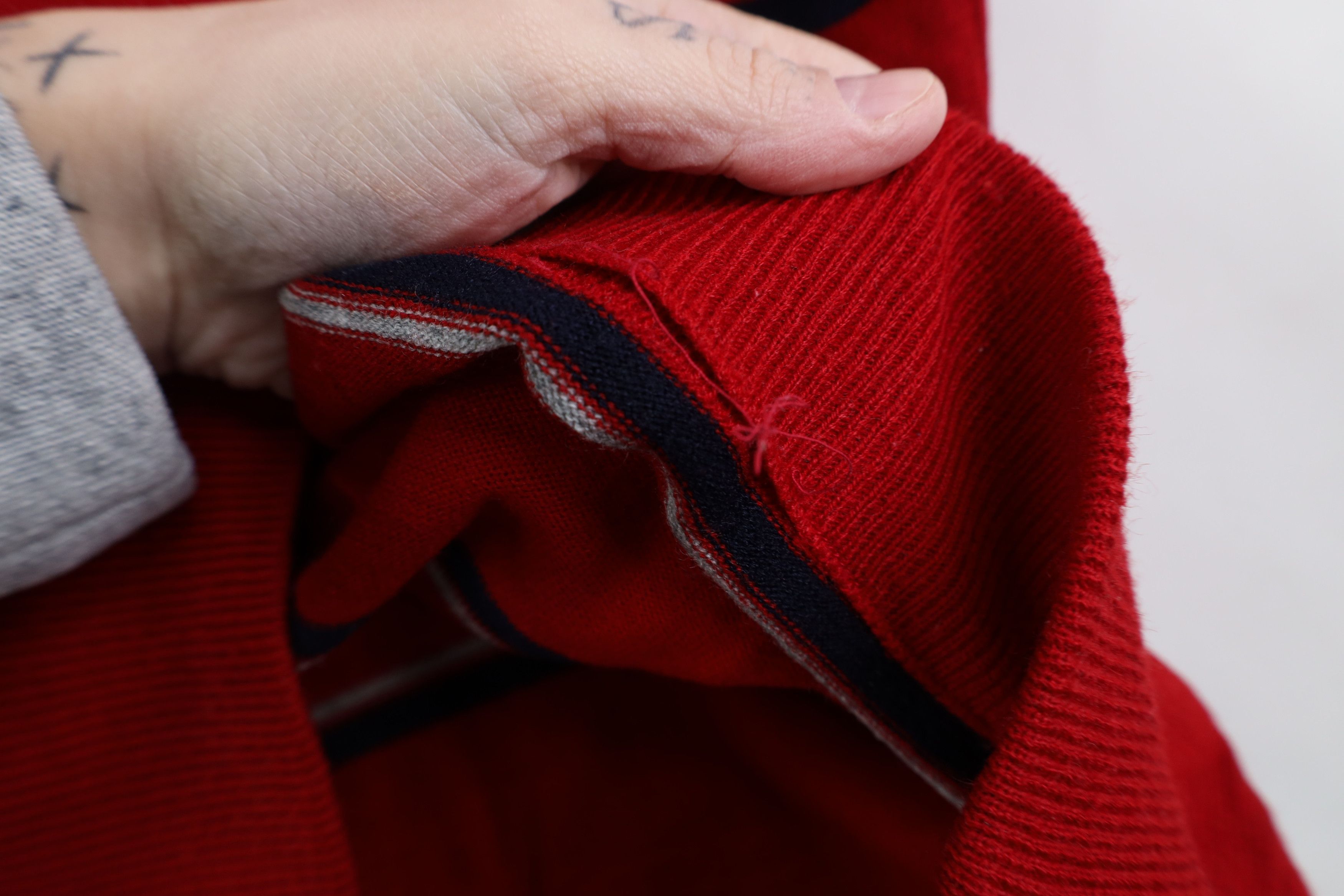 Vintage Vintage 70s Streetwear Knit Striped V-Neck Sweater Vest Size S / US 4 / IT 40 - 7 Thumbnail