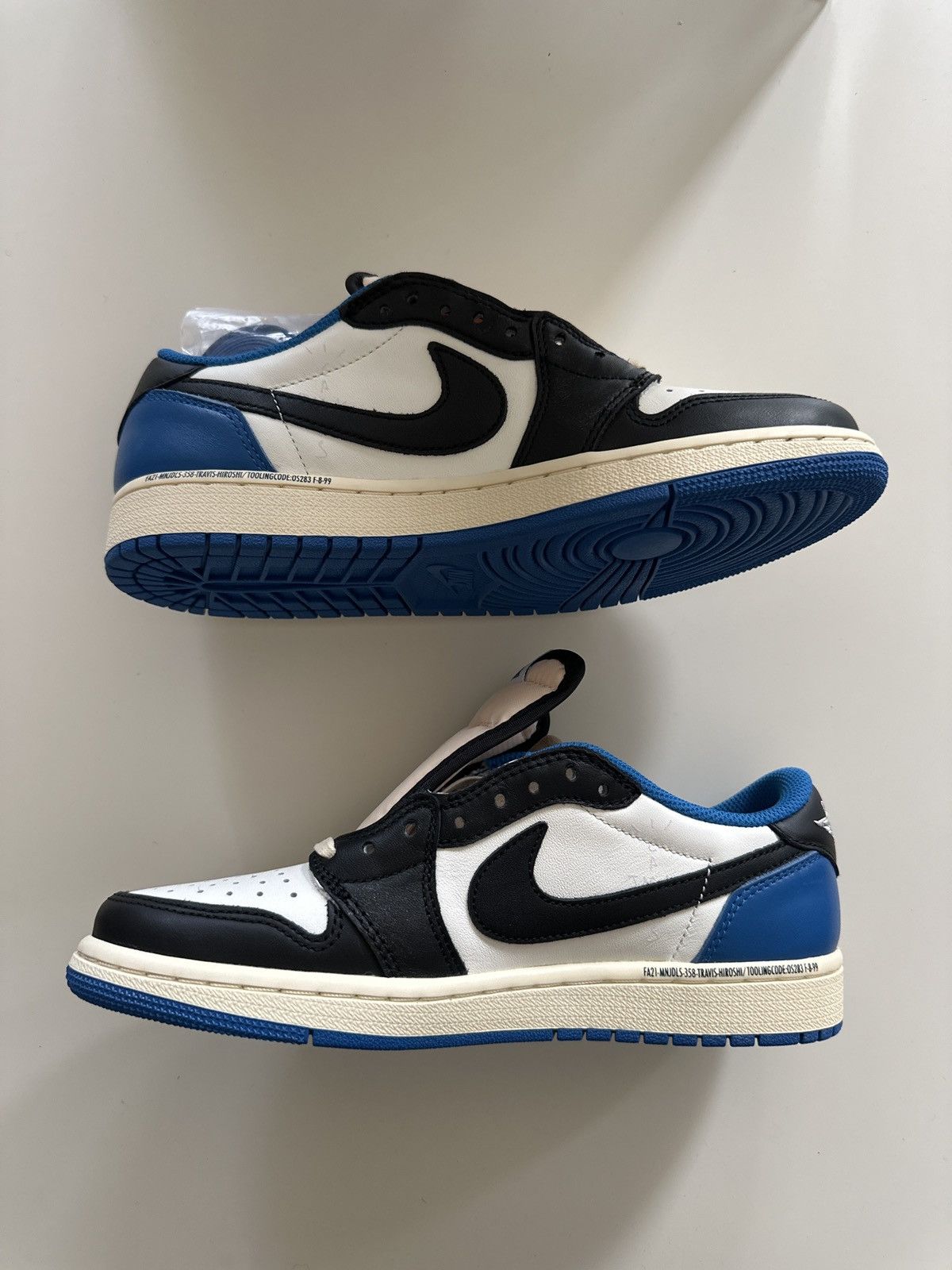 Nike Air Jordan 1 Low OG Travis Scott Fragment Size US 6 / EU 39 - 2 Thumbnail