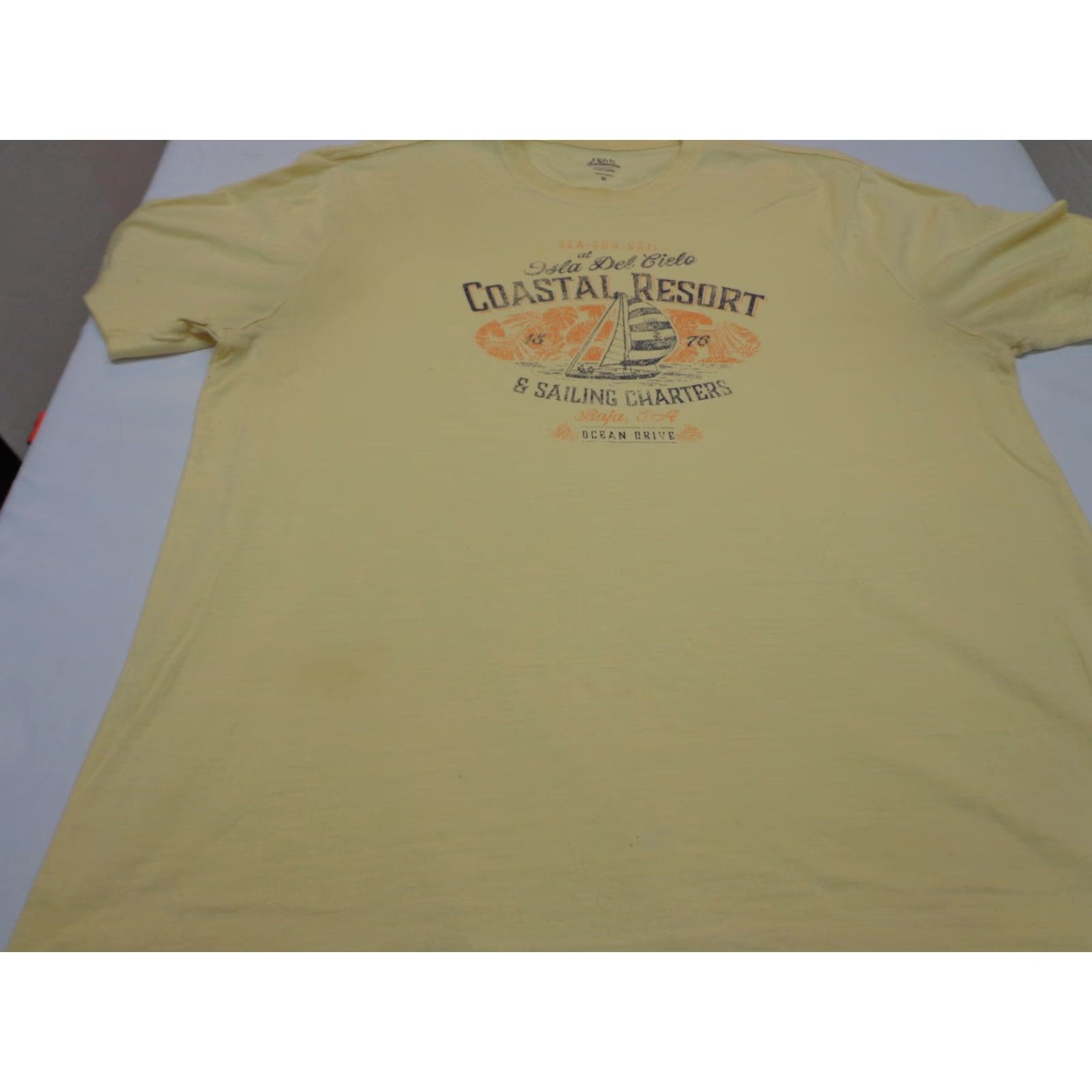 Izod IZOD T Shirt Mens XL Yellow Beach Short Sleeve Cotton Polyester Isla Del Cielo Coastal Resort 1990s? Size US XL / EU 56 / 4 - 5 Thumbnail