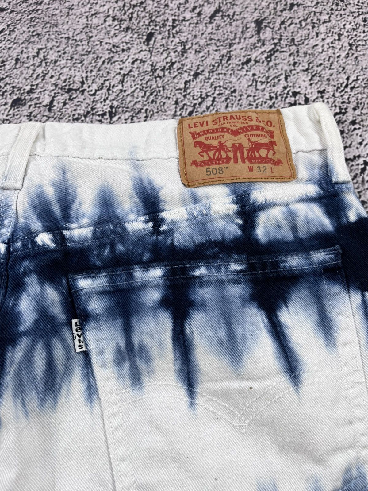 Levi's Vintage Y2K white tab Levi’s 508 Tye die jeans shorts Size US 32 / EU 48 - 7 Thumbnail